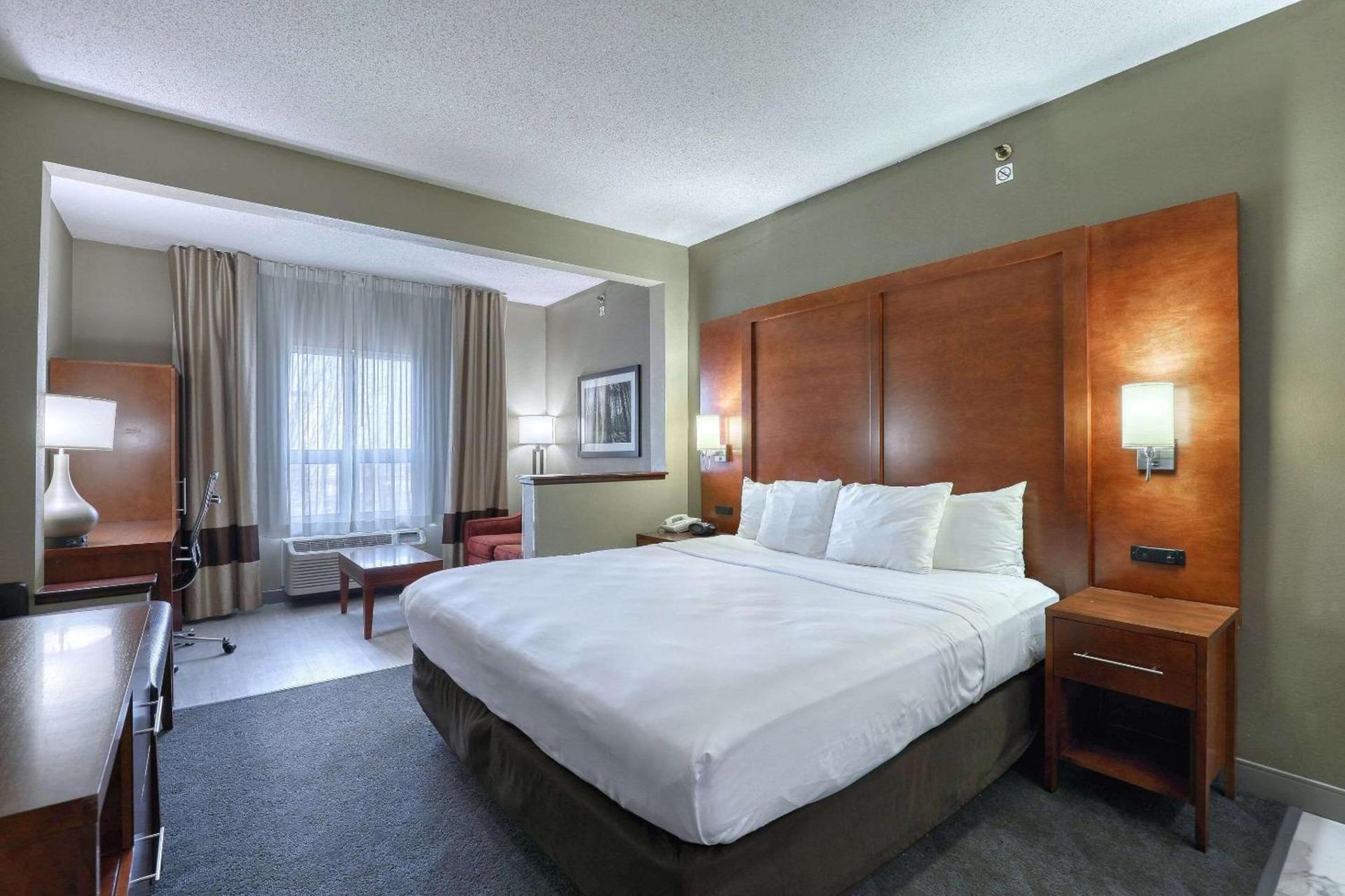Comfort Suites Madison West - Middleton photo 24