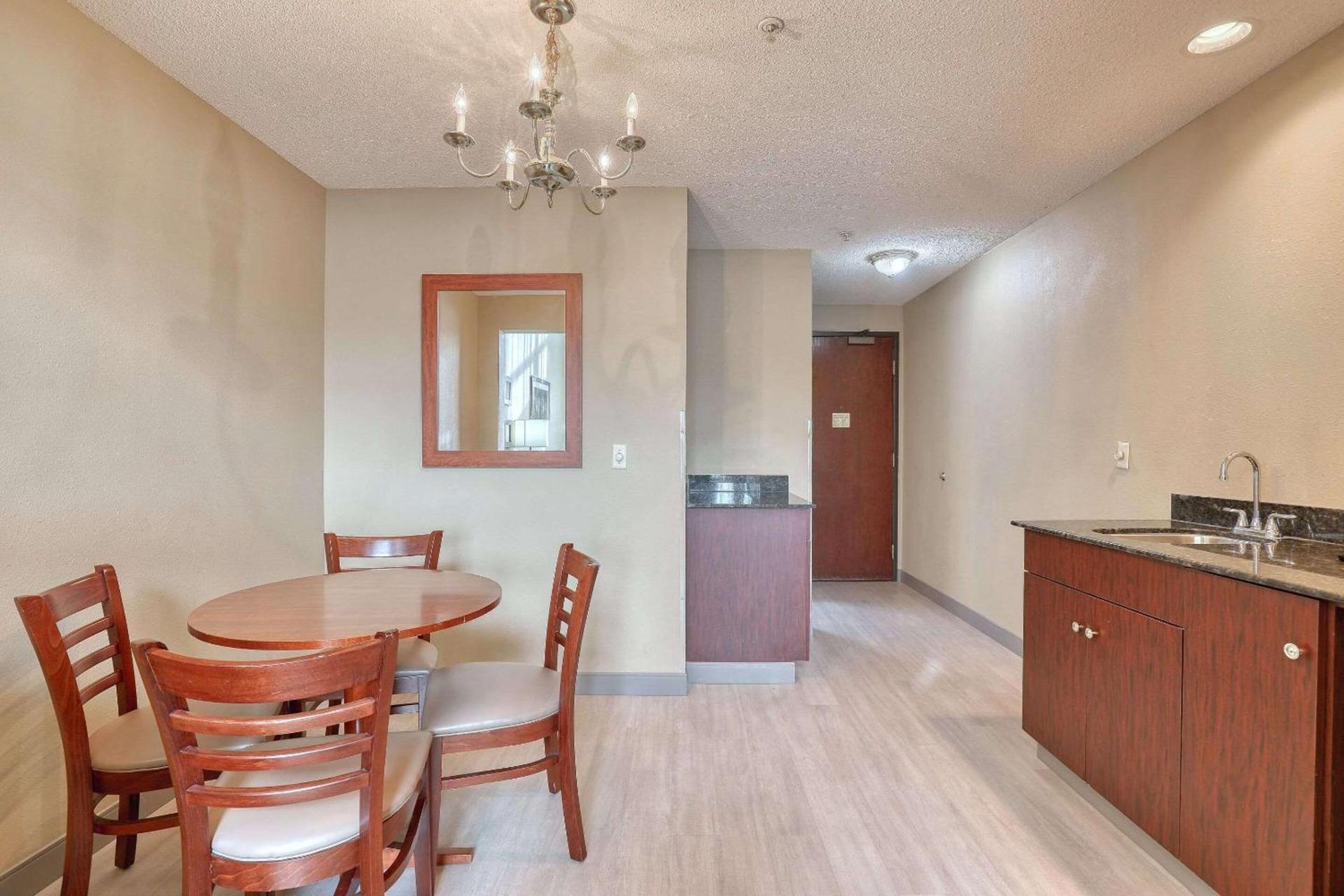 Comfort Suites Madison West - Middleton photo 31