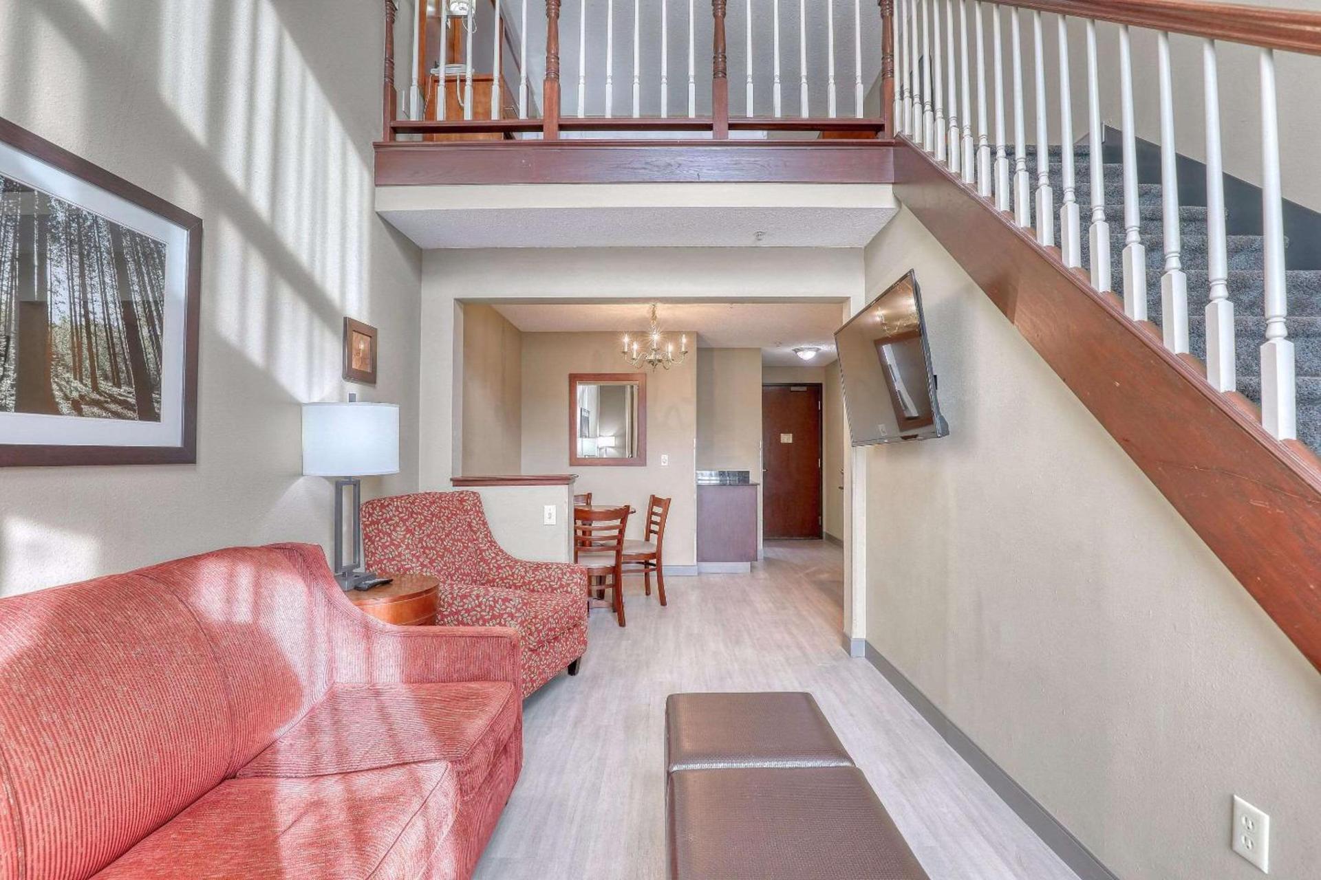 Comfort Suites Madison West - Middleton photo 33
