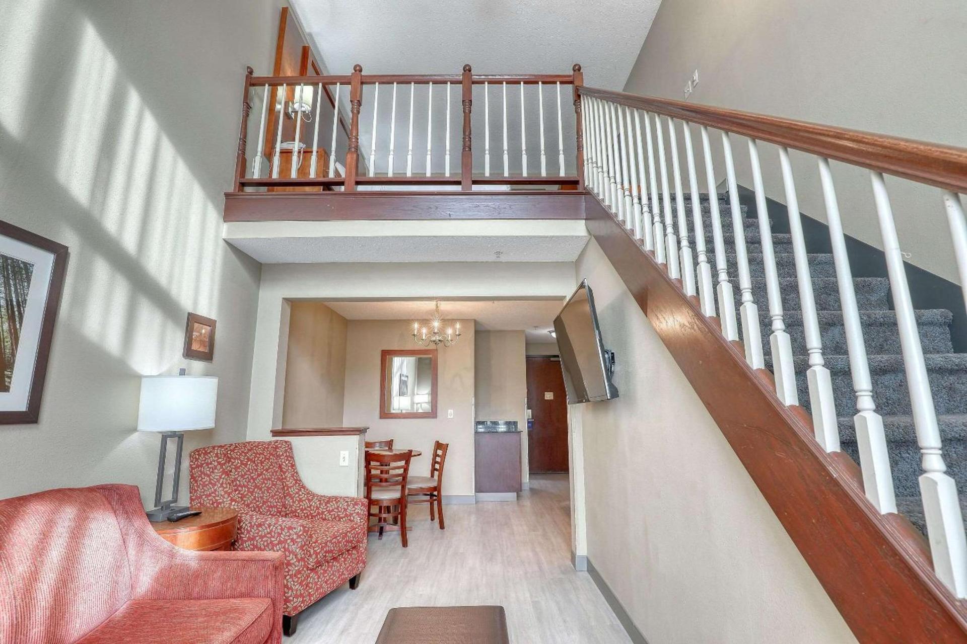Comfort Suites Madison West - Middleton photo 35