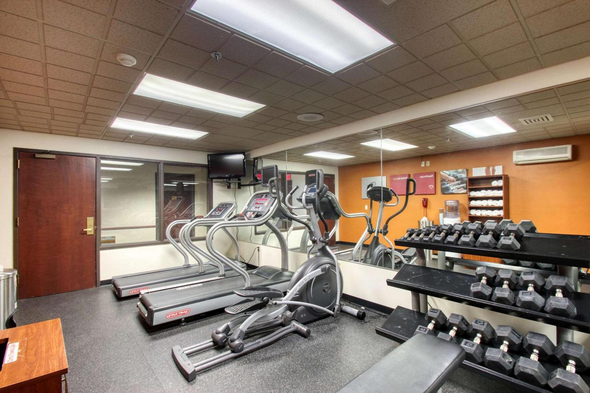 Comfort Suites Madison West - Middleton photo 49