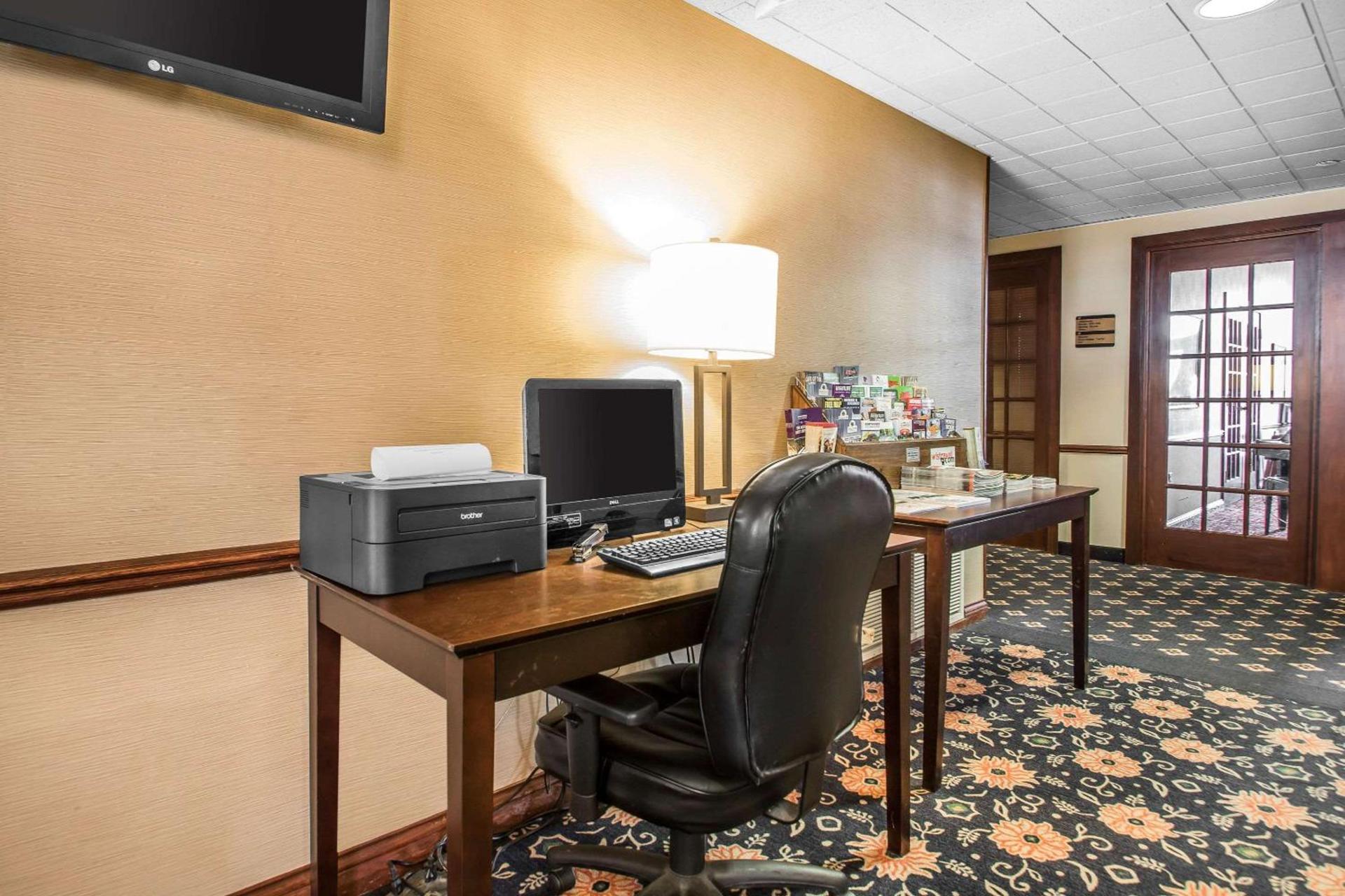 Comfort Suites Madison West - Middleton photo 50