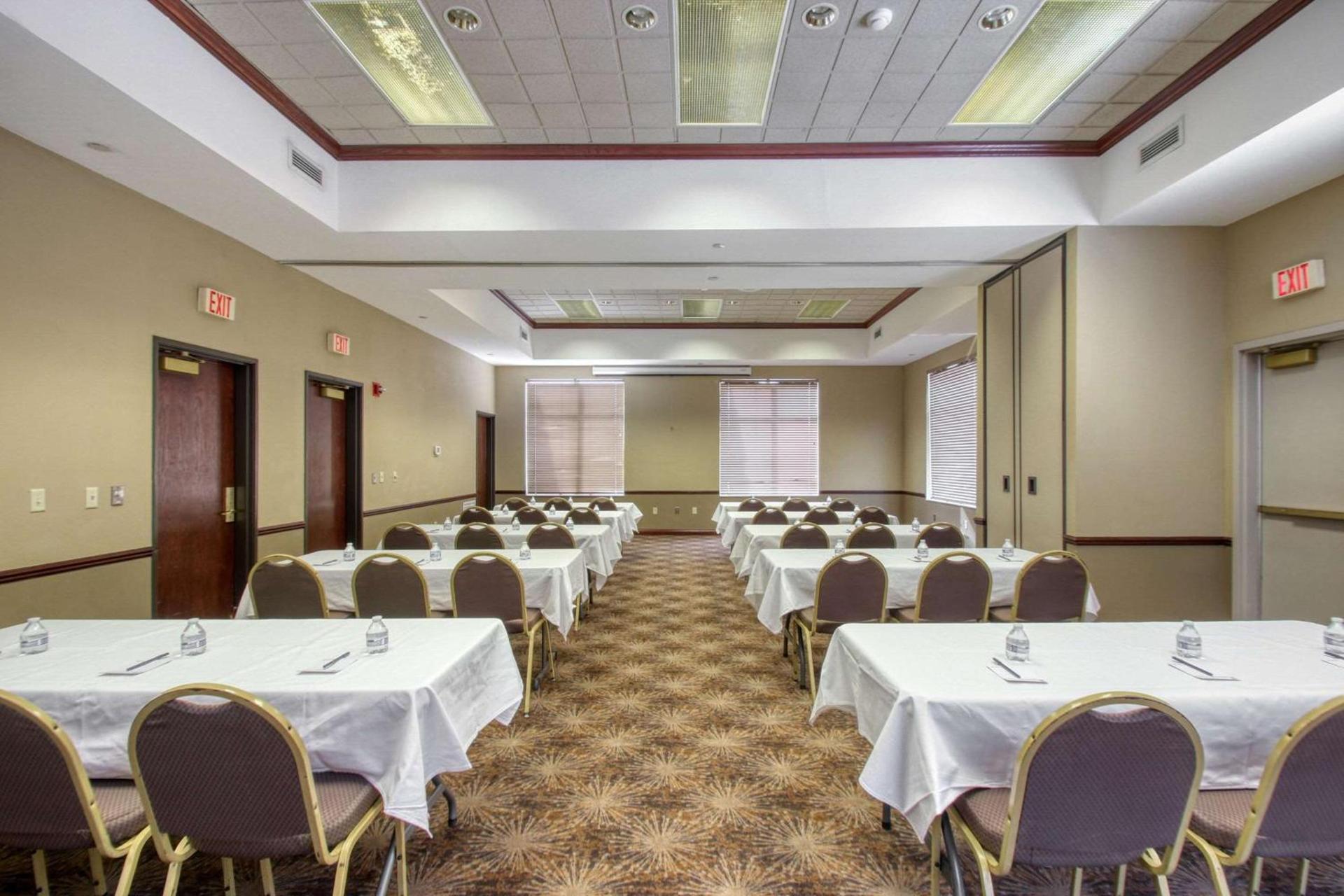 Comfort Suites Madison West - Middleton photo 54
