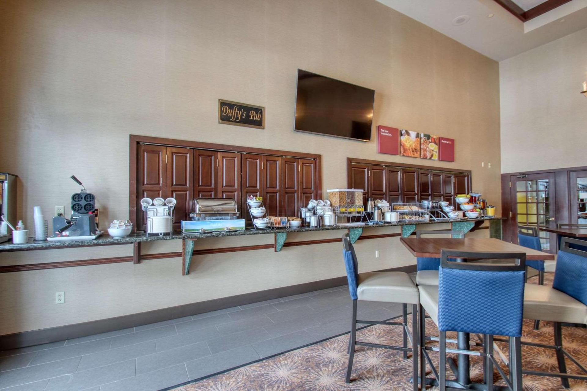 Comfort Suites Madison West - Middleton photo 57