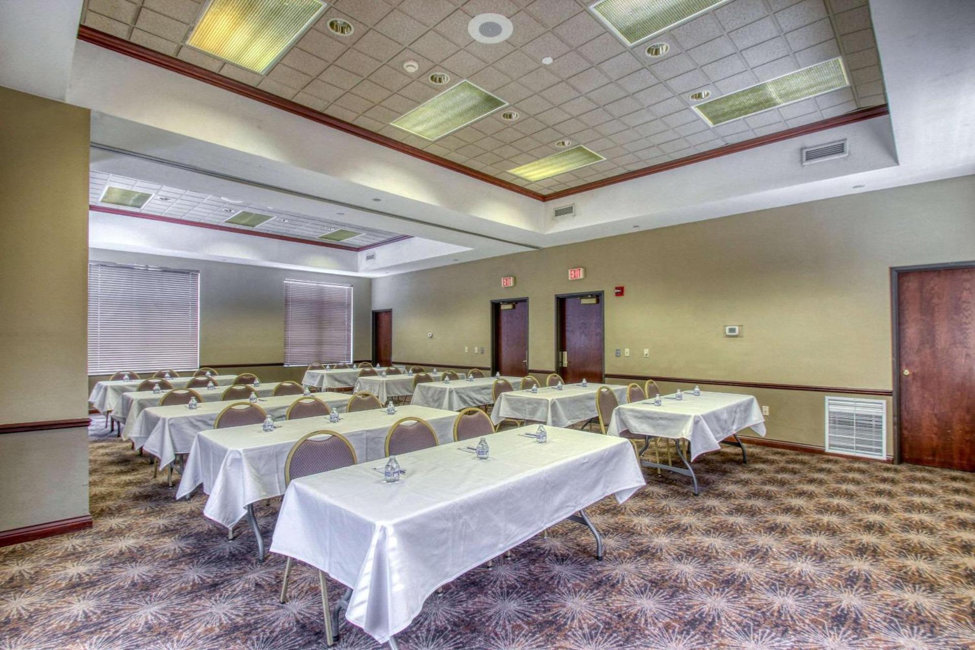 Comfort Suites Madison West - Middleton photo 55
