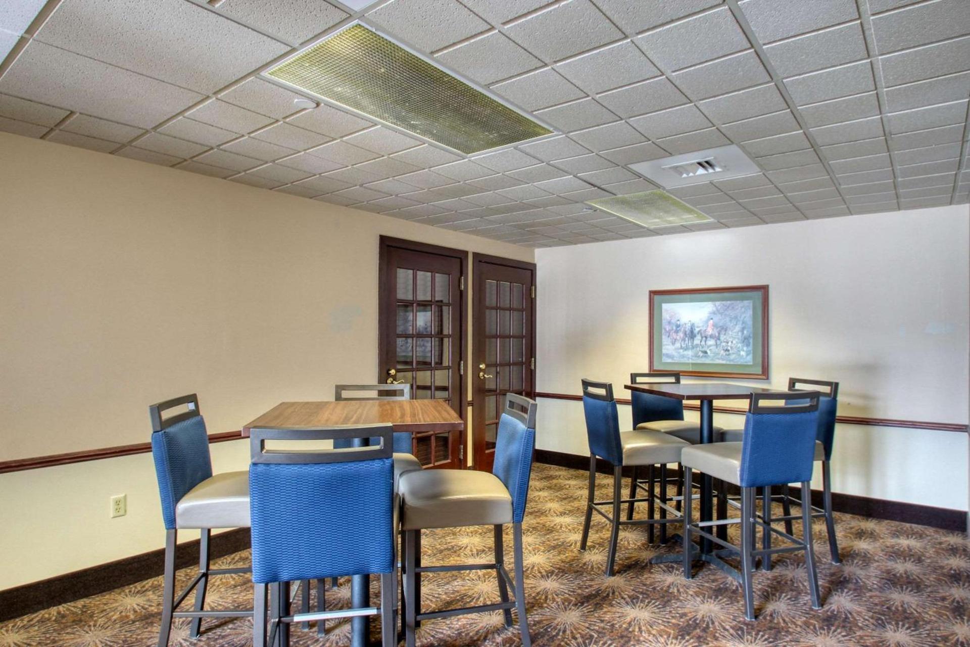 Comfort Suites Madison West - Middleton photo 56