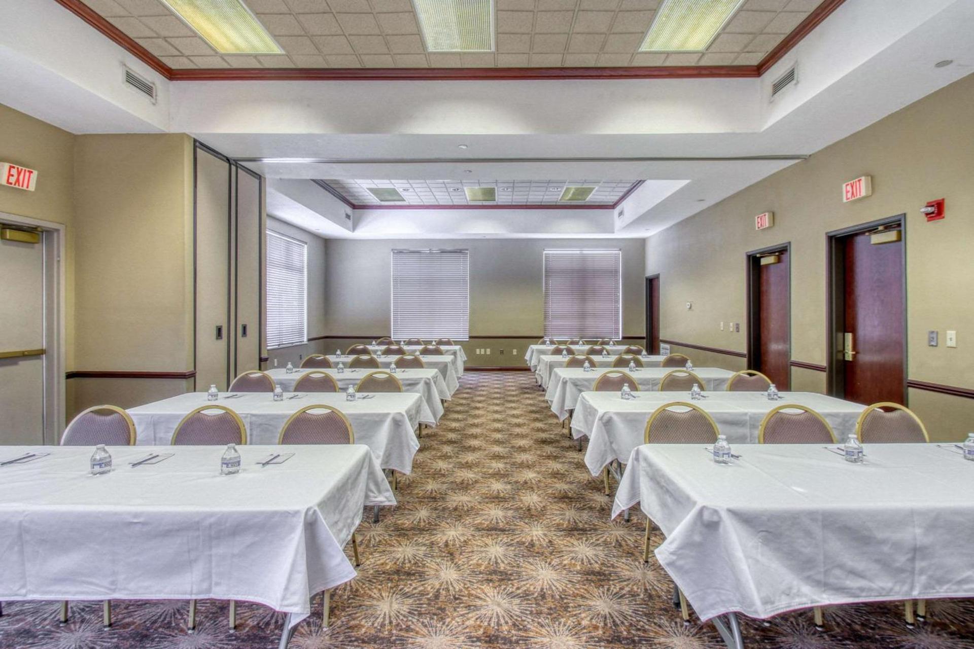 Comfort Suites Madison West - Middleton photo 53