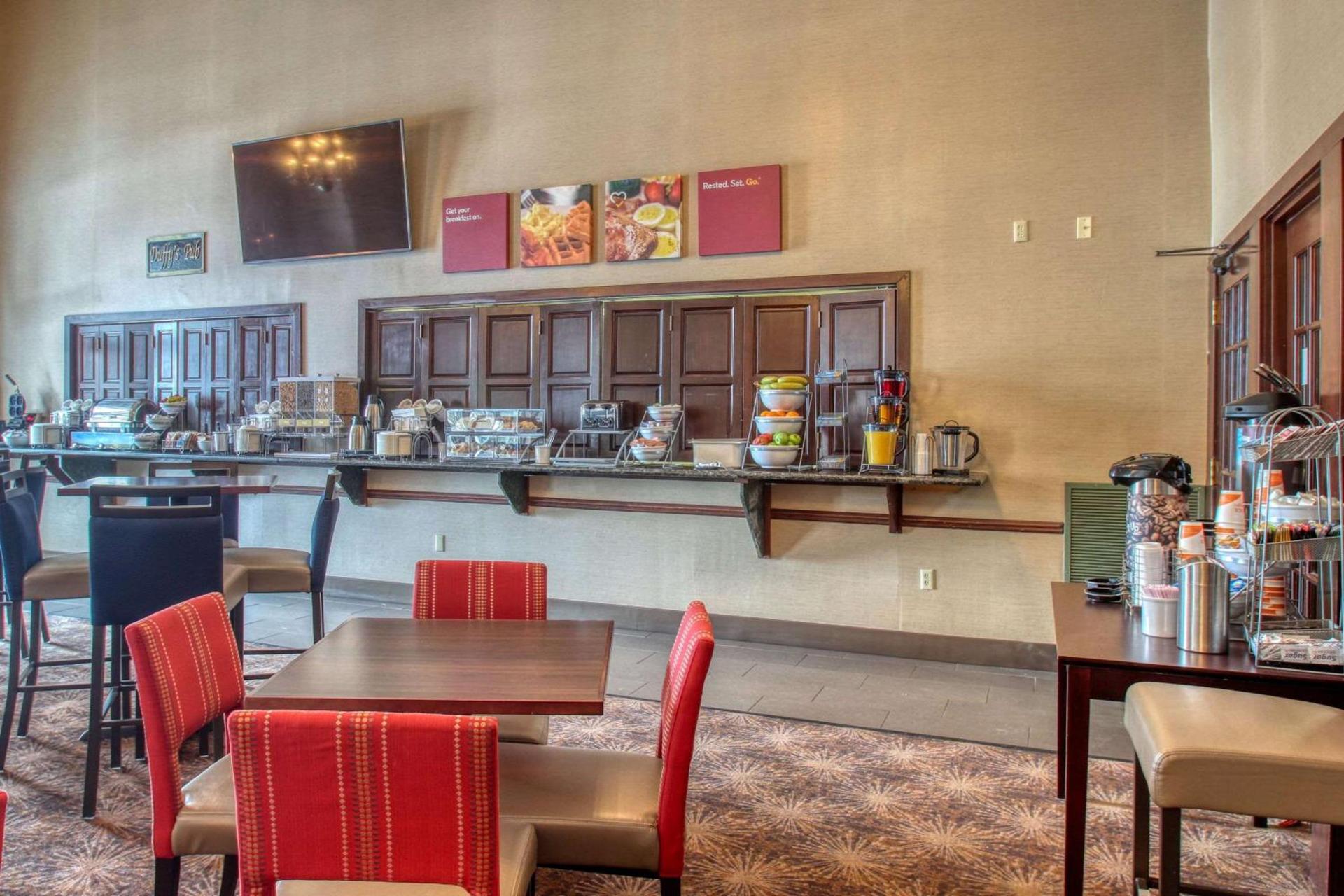 Comfort Suites Madison West - Middleton photo 60