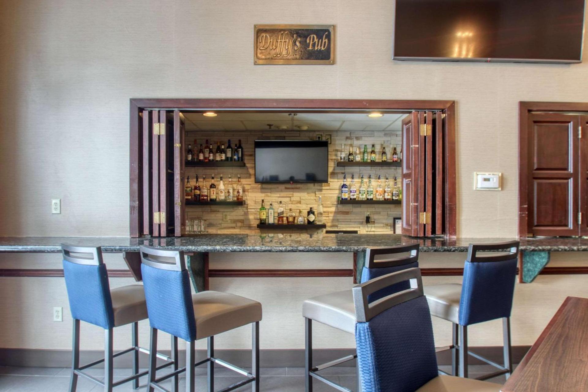 Comfort Suites Madison West - Middleton photo 64