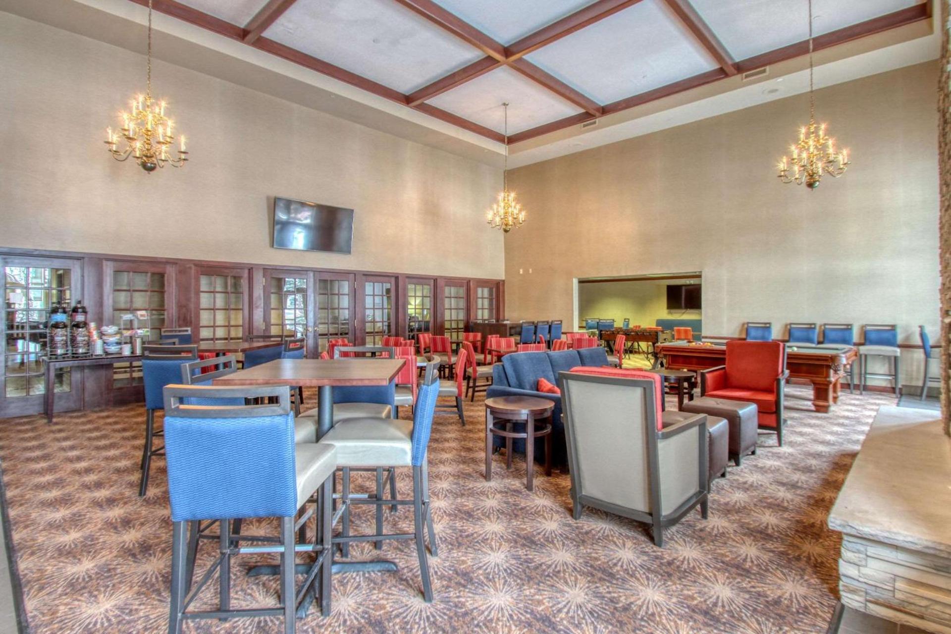 Comfort Suites Madison West - Middleton photo 63