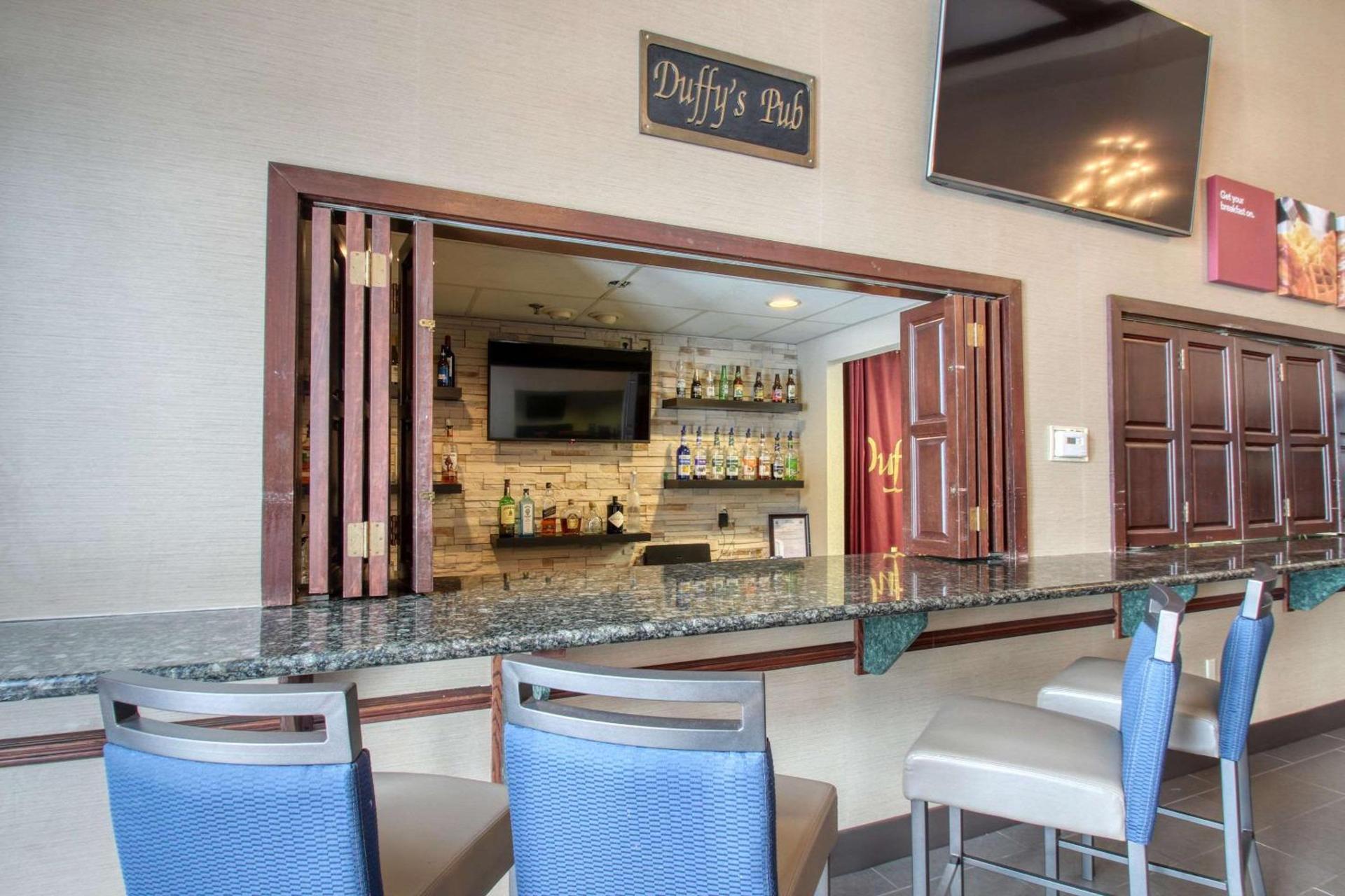 Comfort Suites Madison West - Middleton photo 65