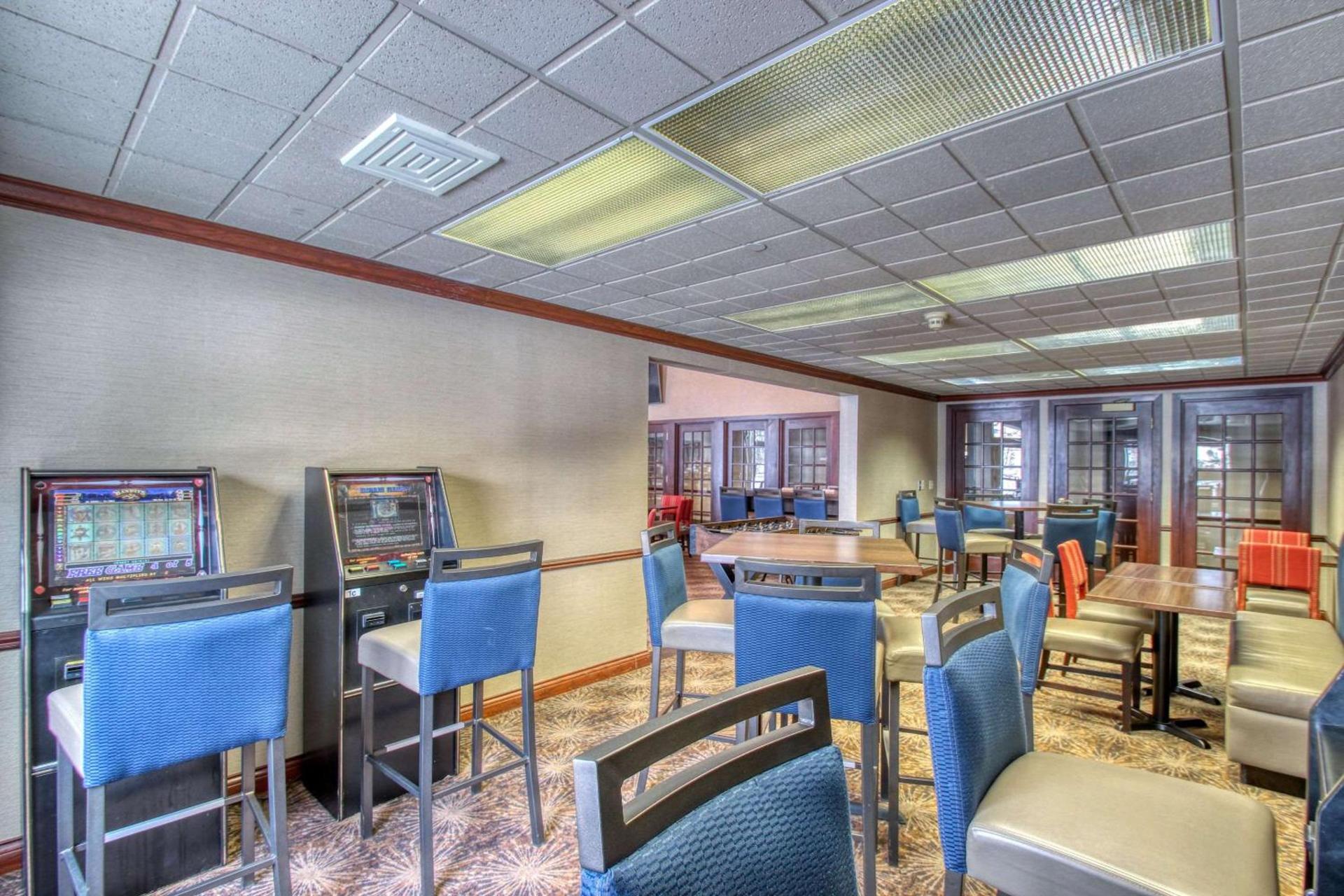 Comfort Suites Madison West - Middleton photo 62