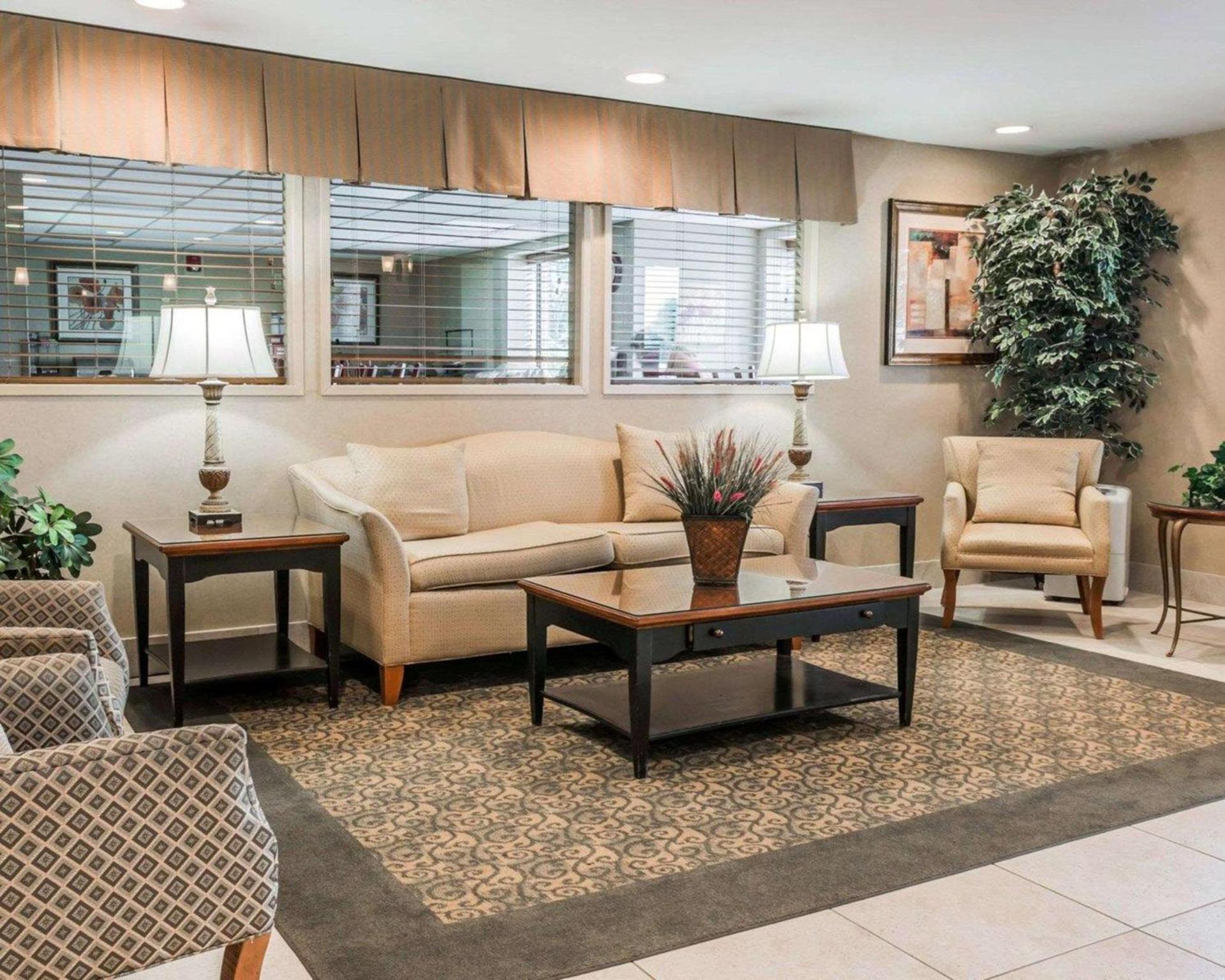 Wingate by Wyndham Utica photo 3