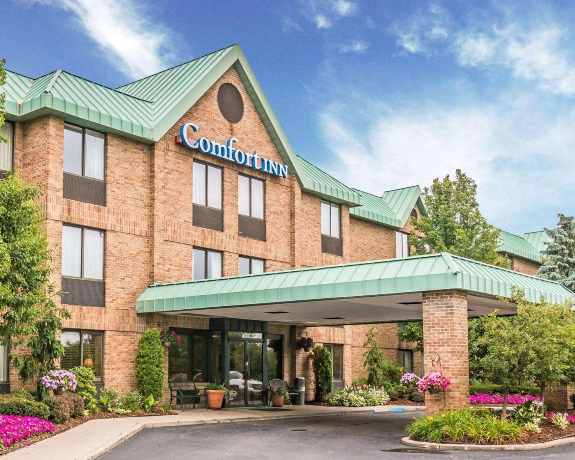 Wingate by Wyndham Utica photo 1