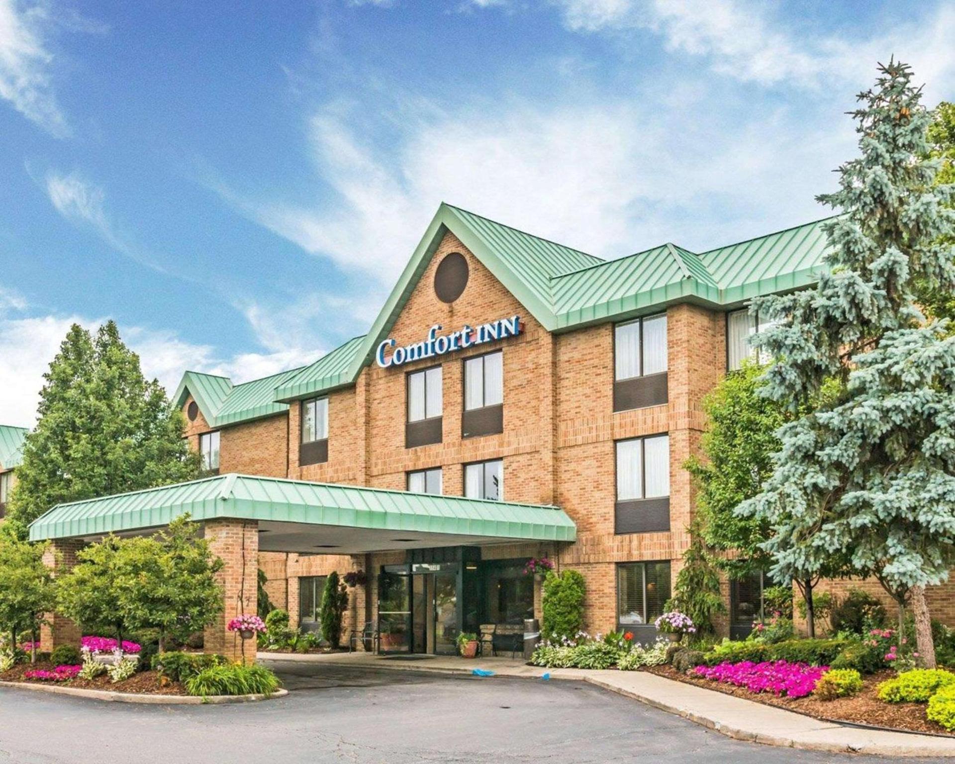 Wingate by Wyndham Utica photo 2