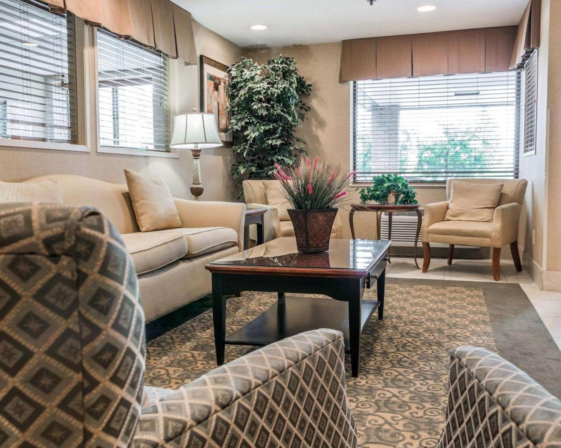 Wingate by Wyndham Utica photo 4