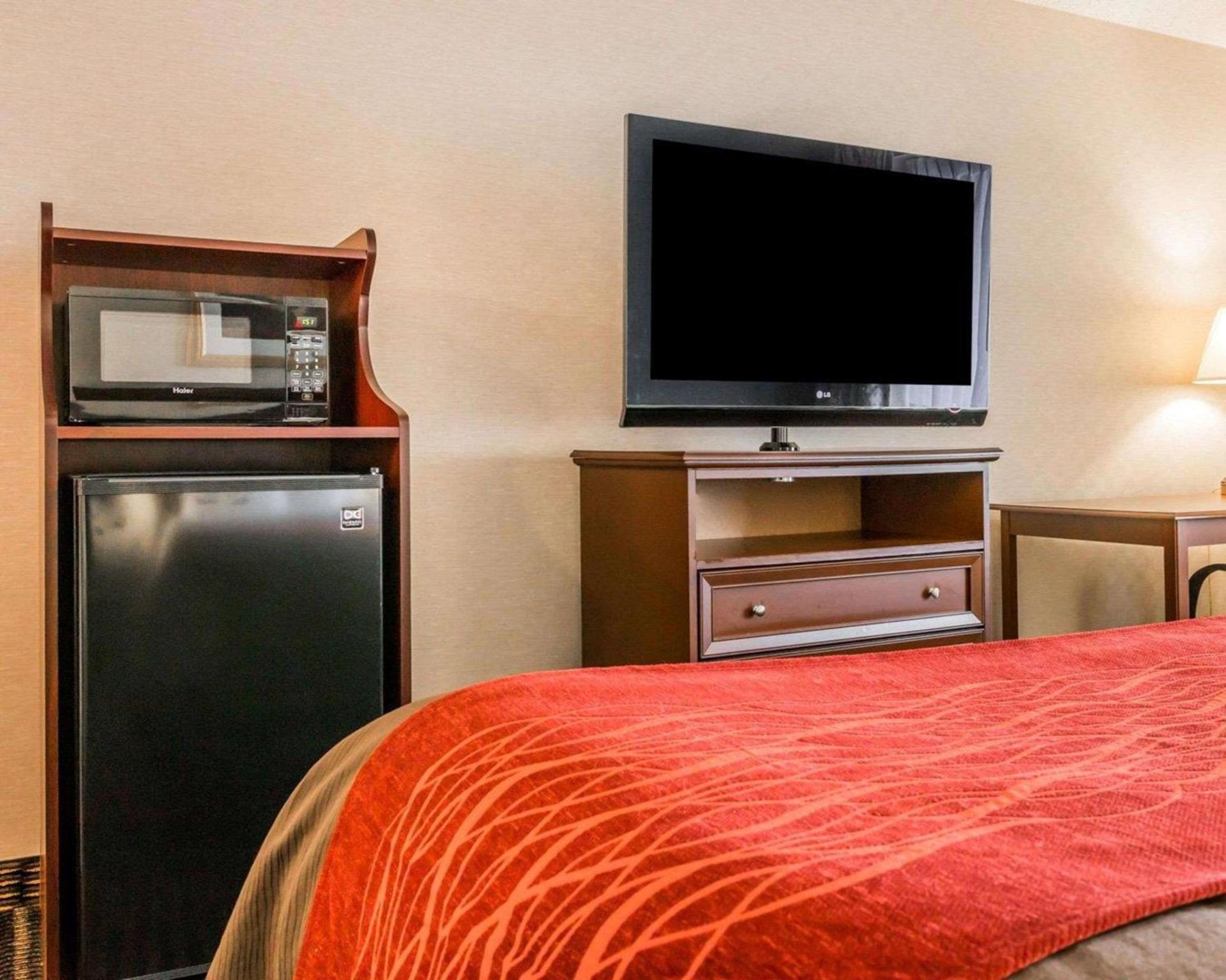 Wingate by Wyndham Utica photo 11