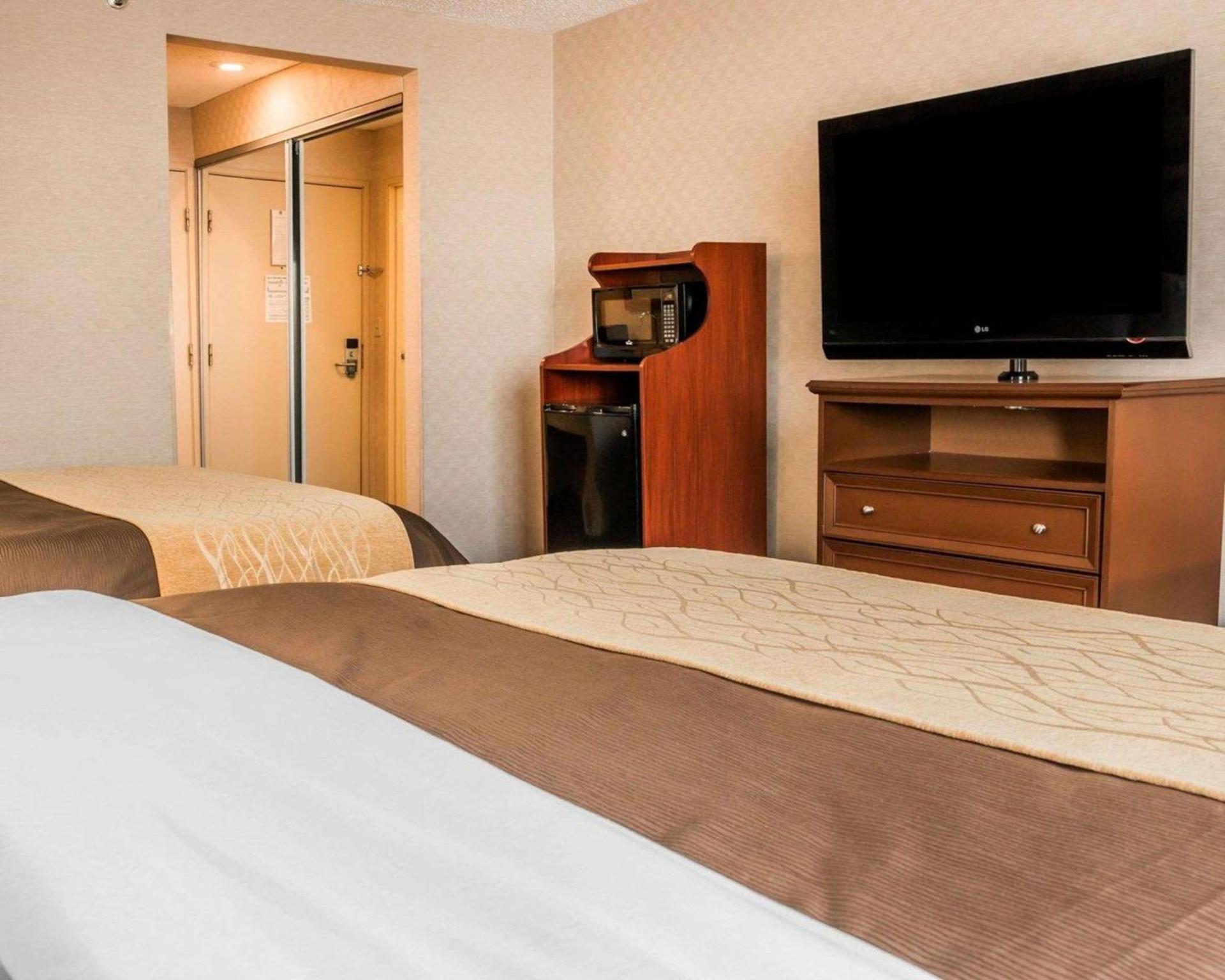 Wingate by Wyndham Utica photo 16