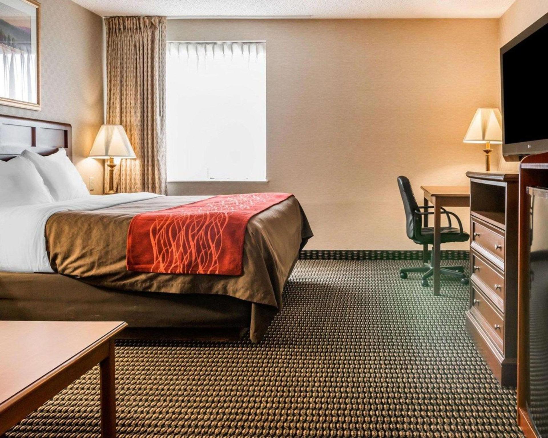 Wingate by Wyndham Utica photo 22