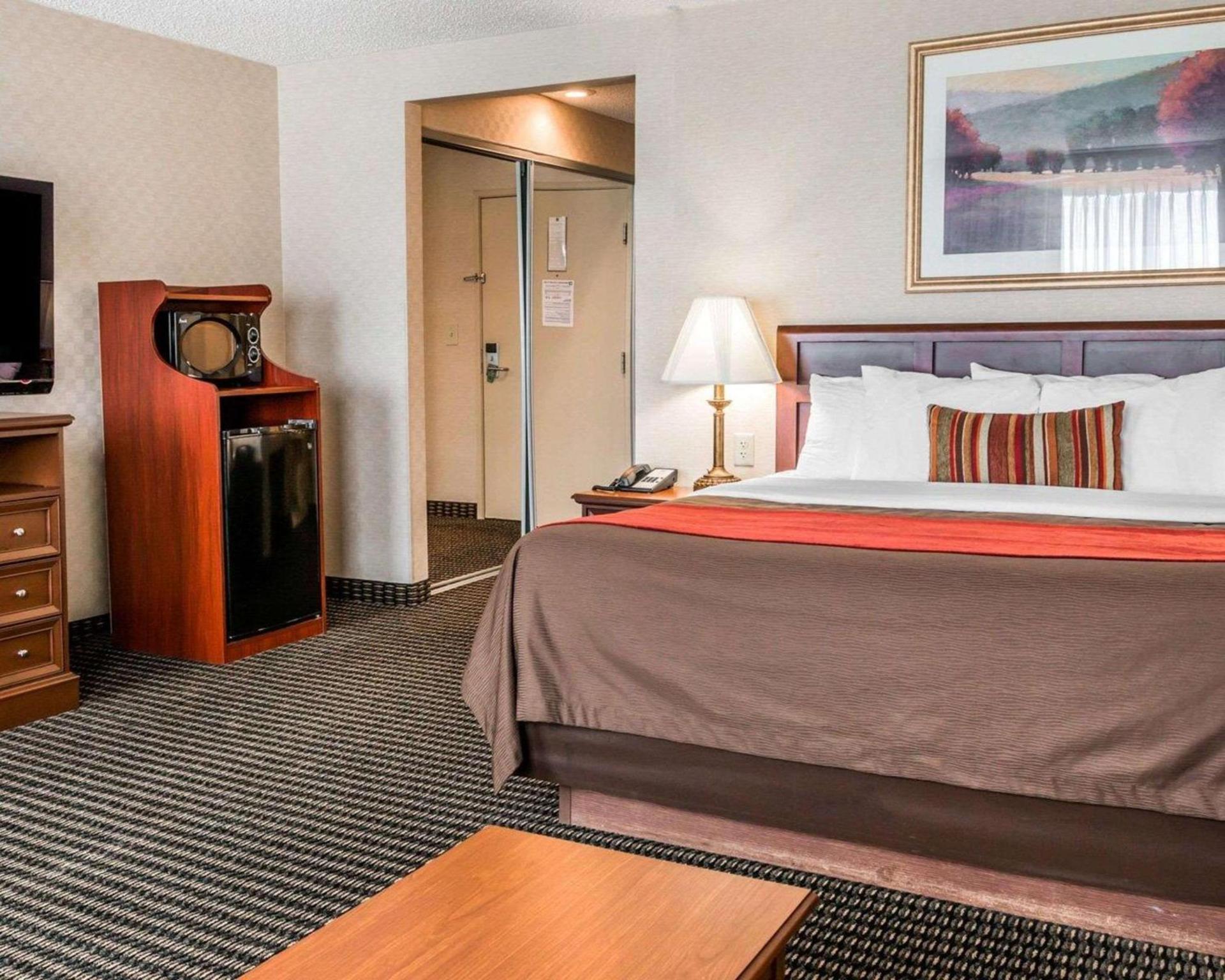 Wingate by Wyndham Utica photo 26