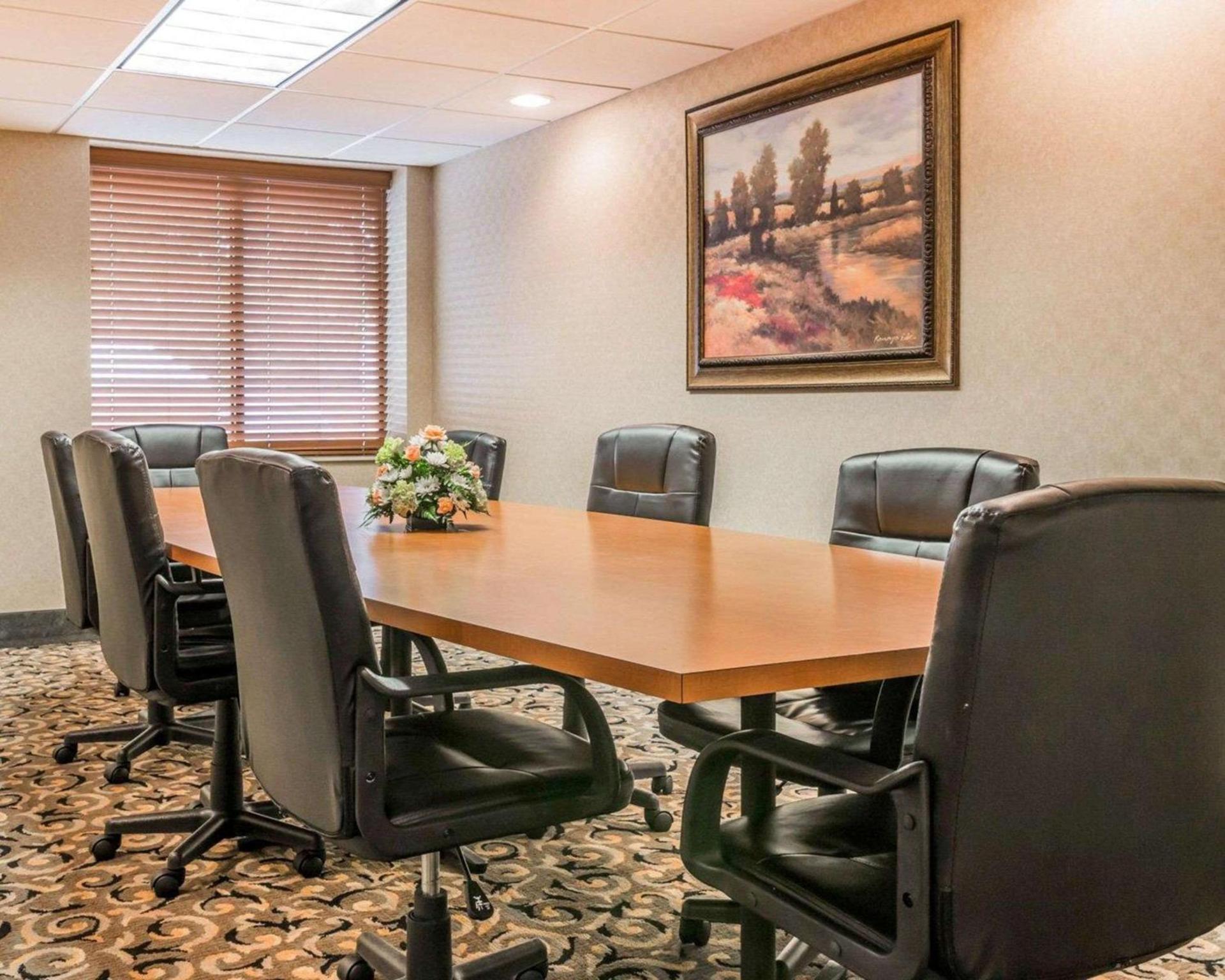 Wingate by Wyndham Utica photo 32