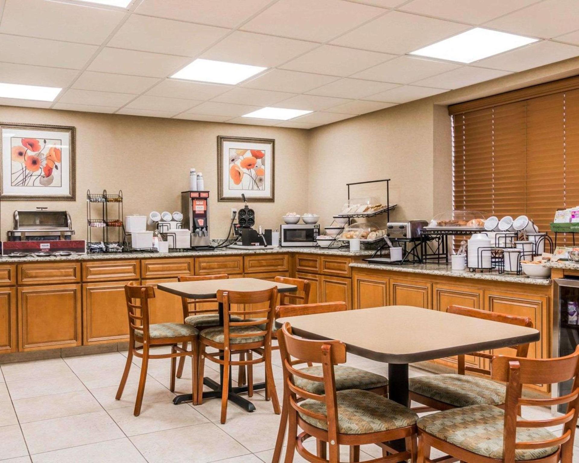 Wingate by Wyndham Utica photo 36