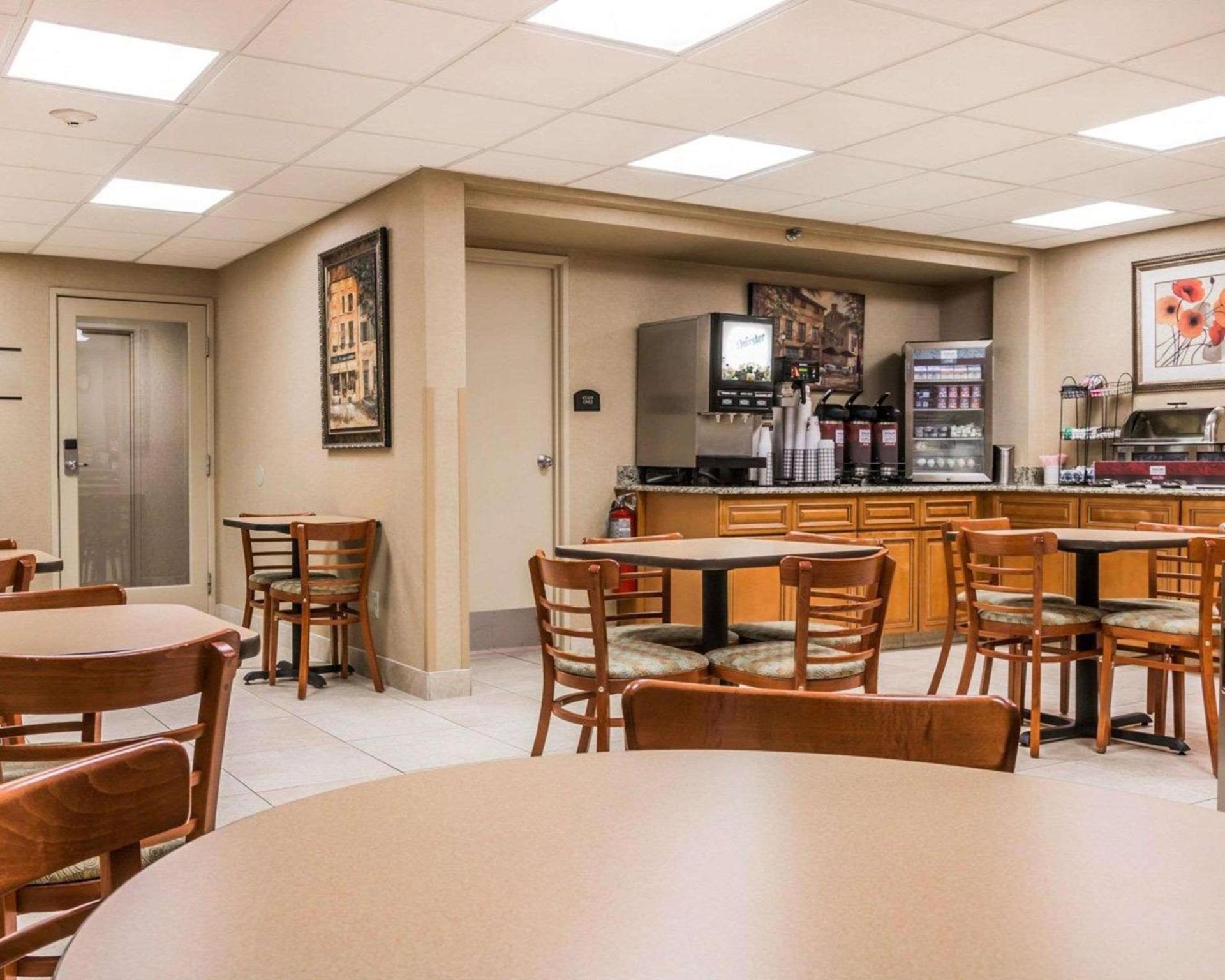 Wingate by Wyndham Utica photo 37