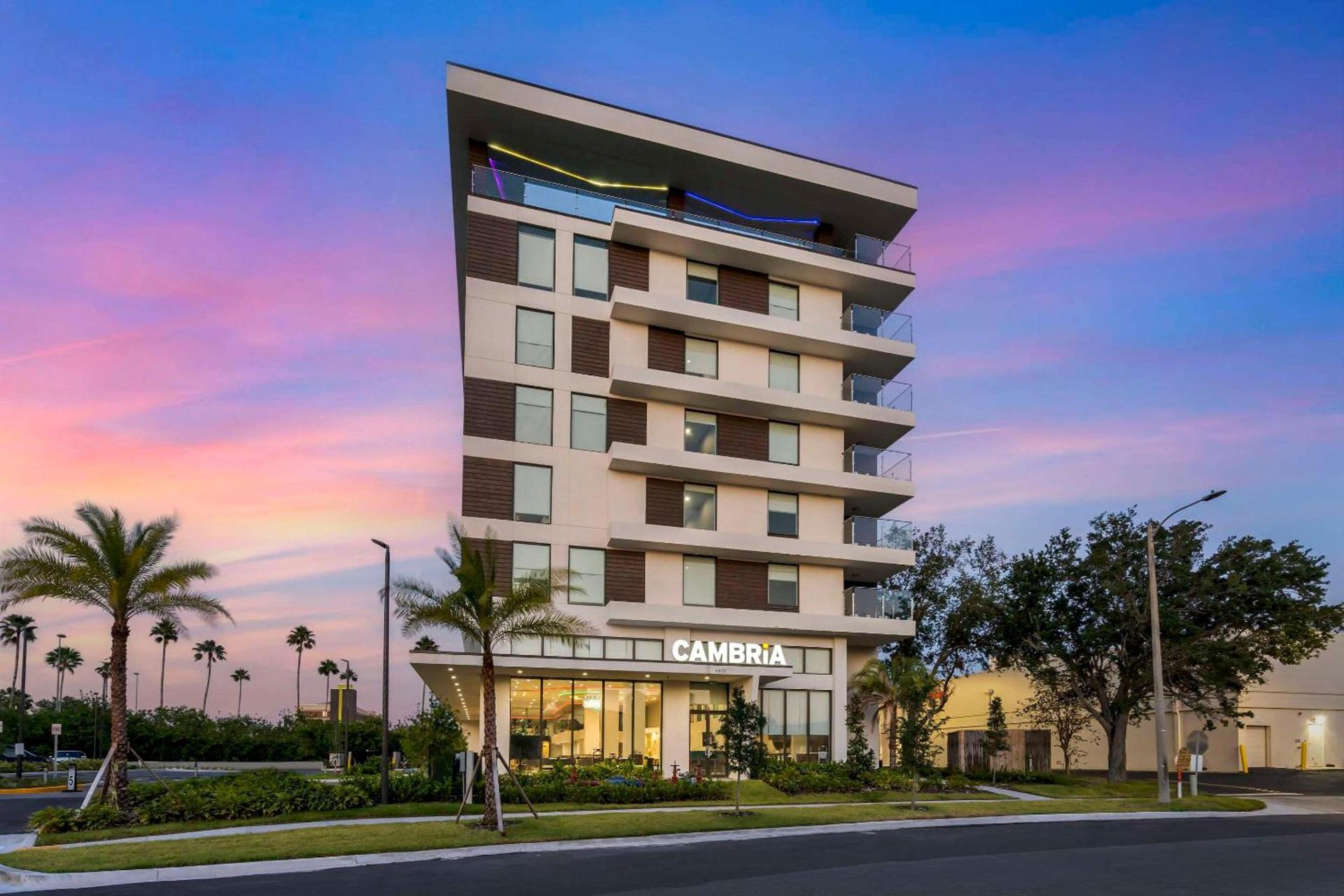 Cambria Hotel Orlando near Universal Theme Parks photo 1