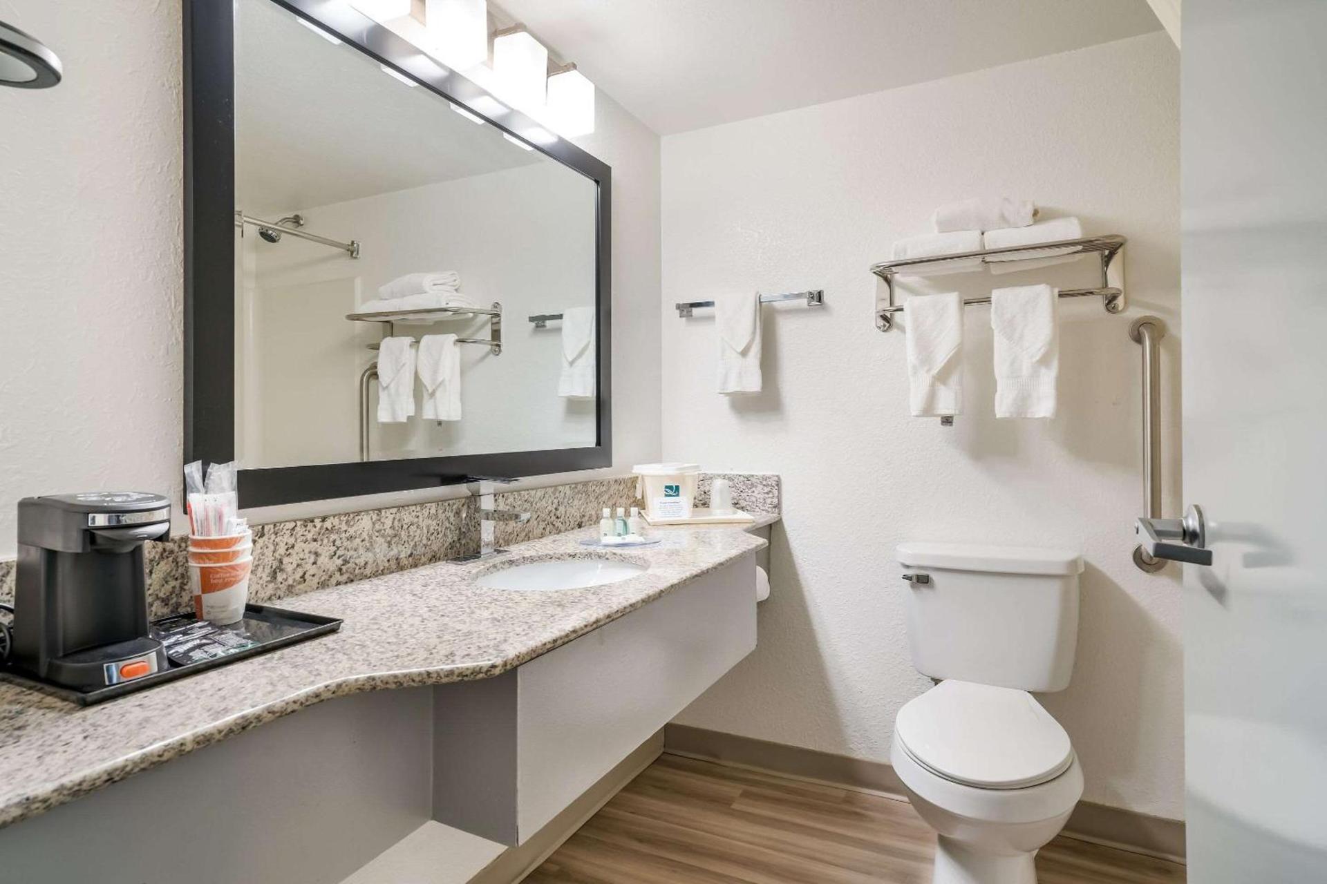 Quality Inn Jacksonville near Camp Lejeune photo 23