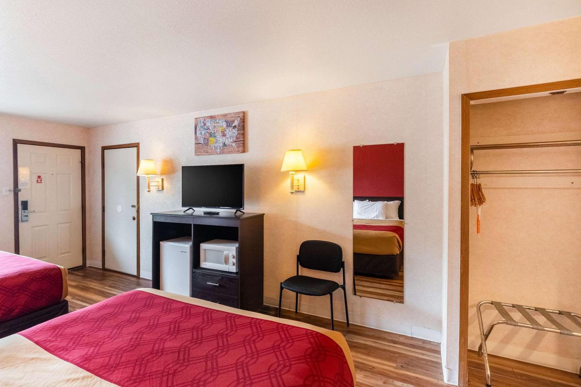 Econo Lodge Fredericksburg photo 6