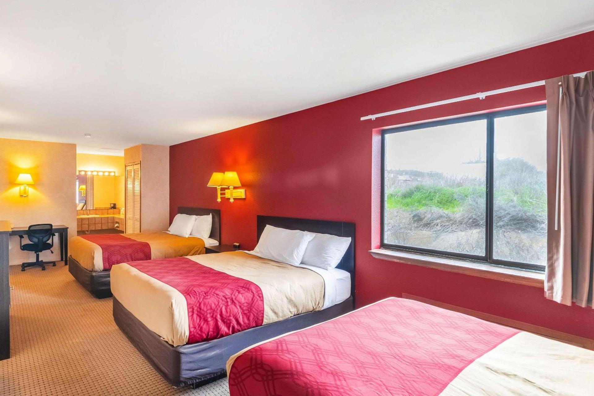 Econo Lodge Fredericksburg photo 12