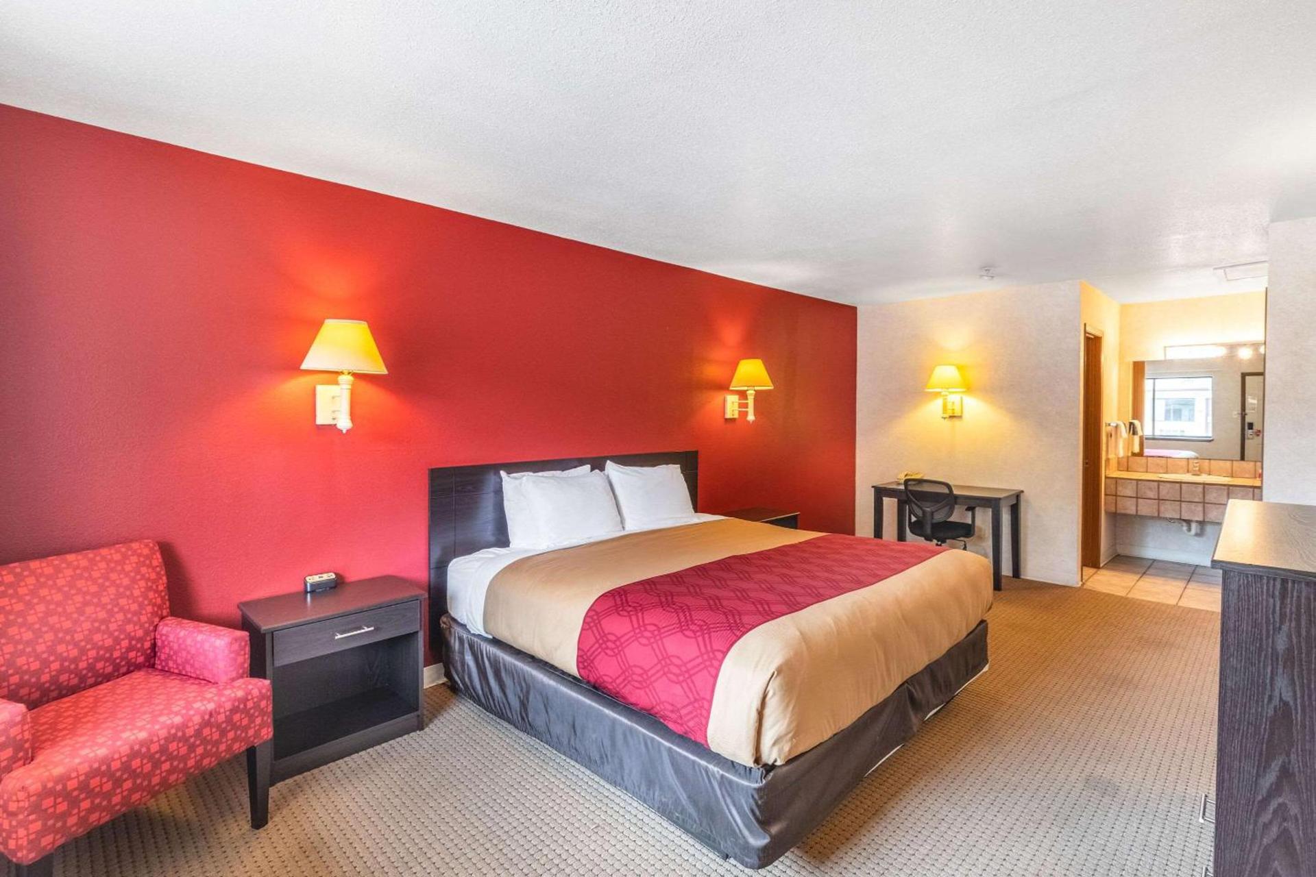 Econo Lodge Fredericksburg photo 18