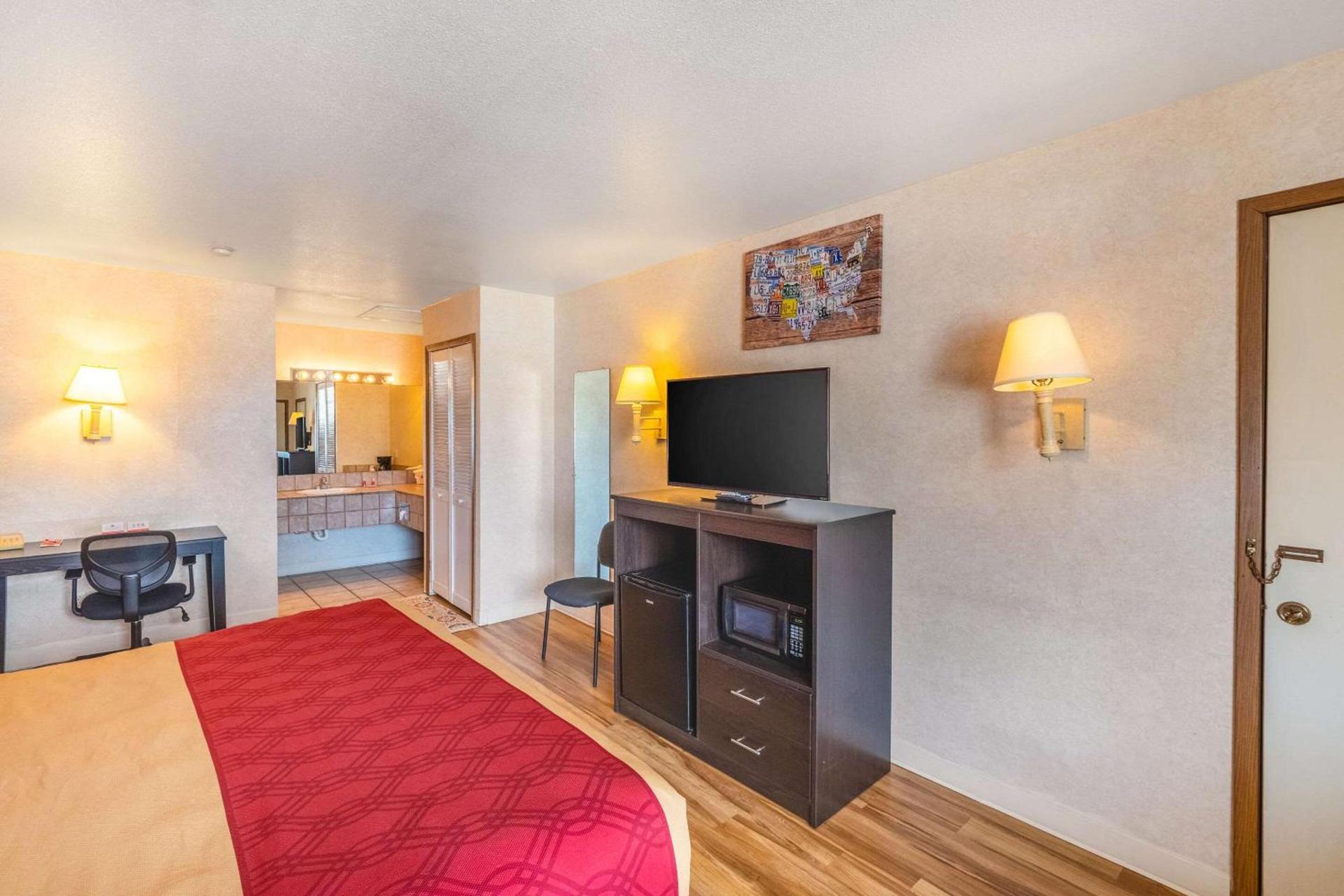 Econo Lodge Fredericksburg photo 16