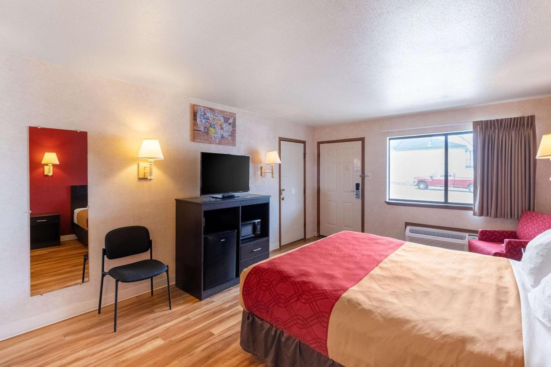 Econo Lodge Fredericksburg photo 17