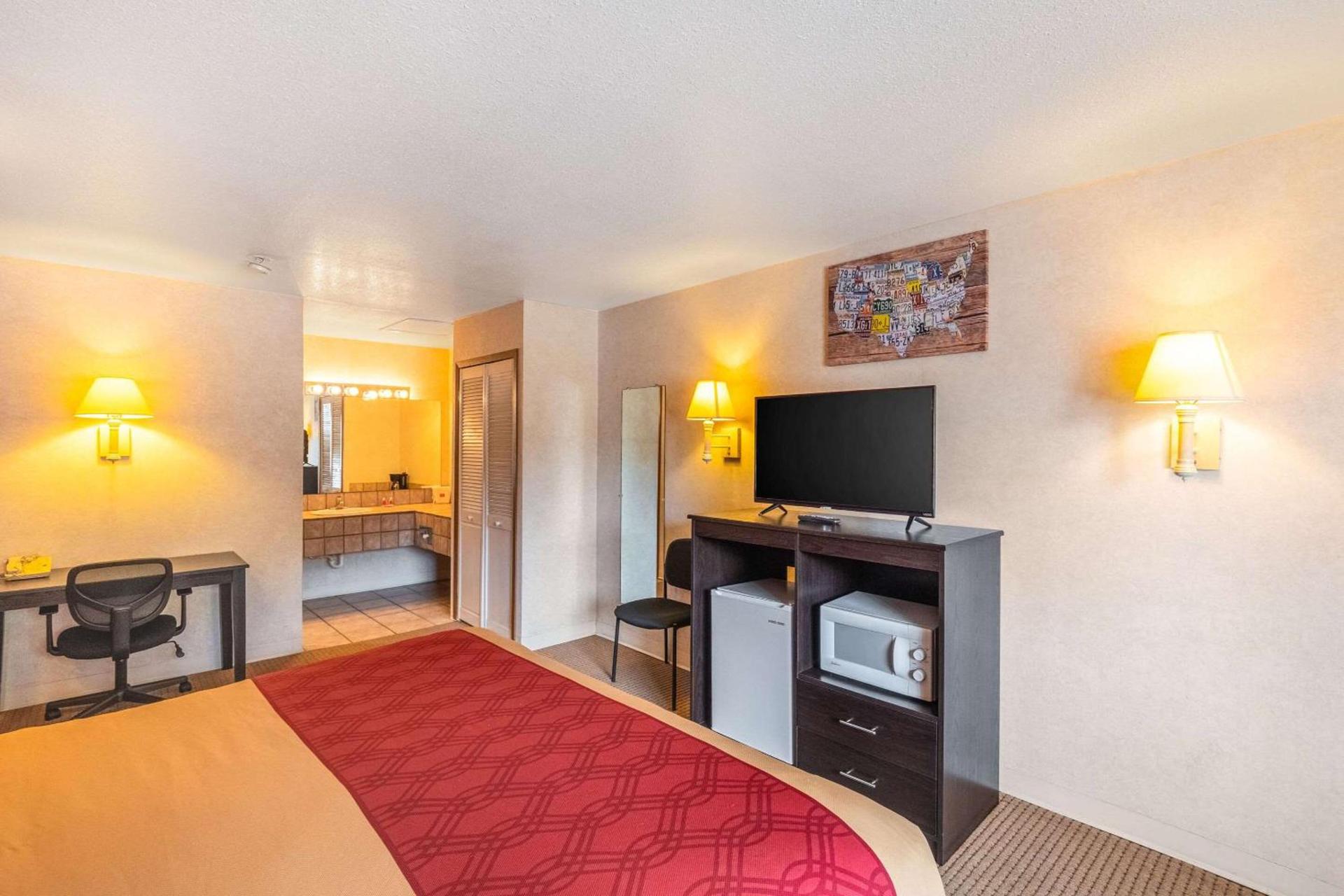 Econo Lodge Fredericksburg photo 19