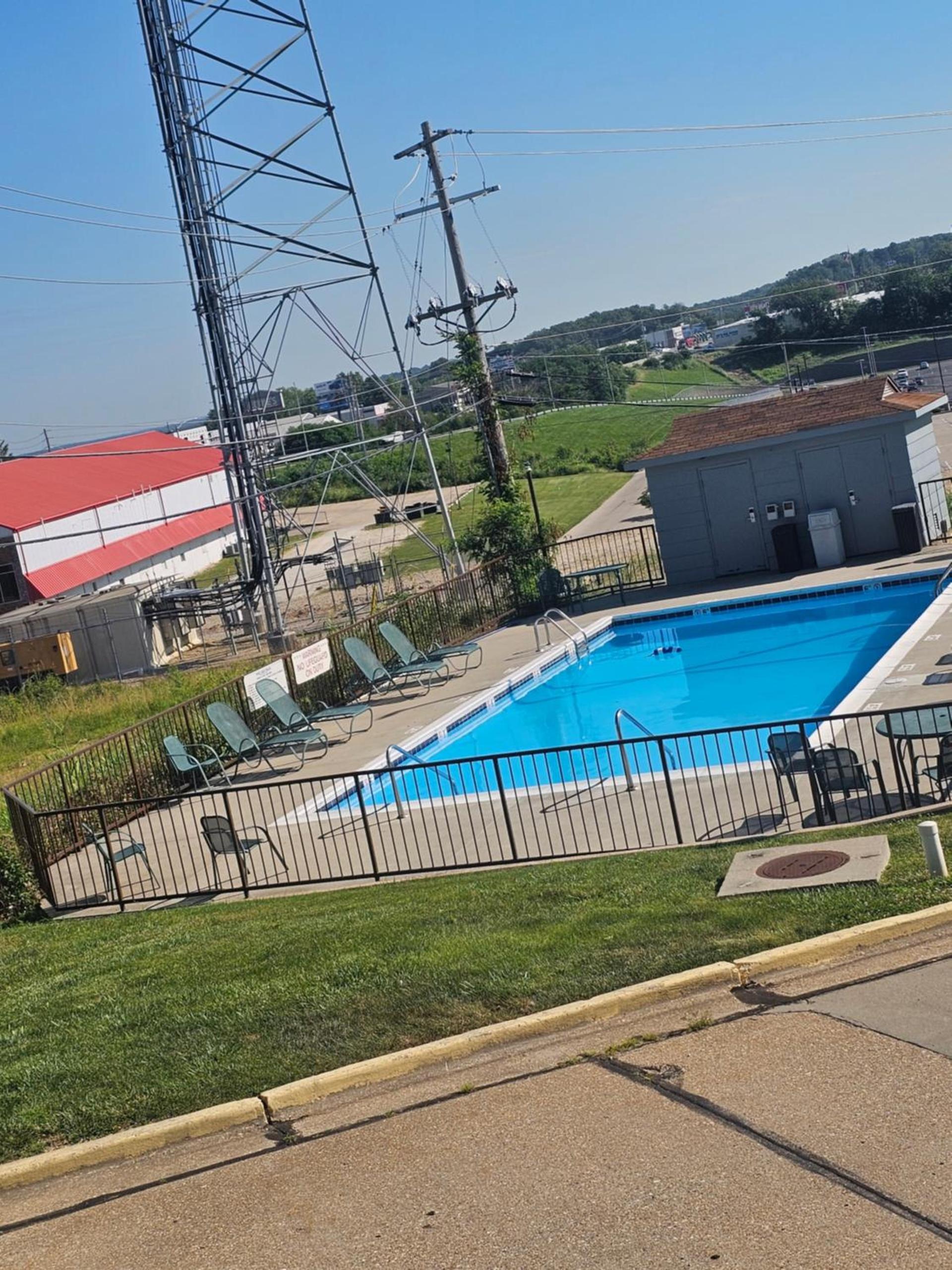 Days Inn by Wyndham Rolla photo 32