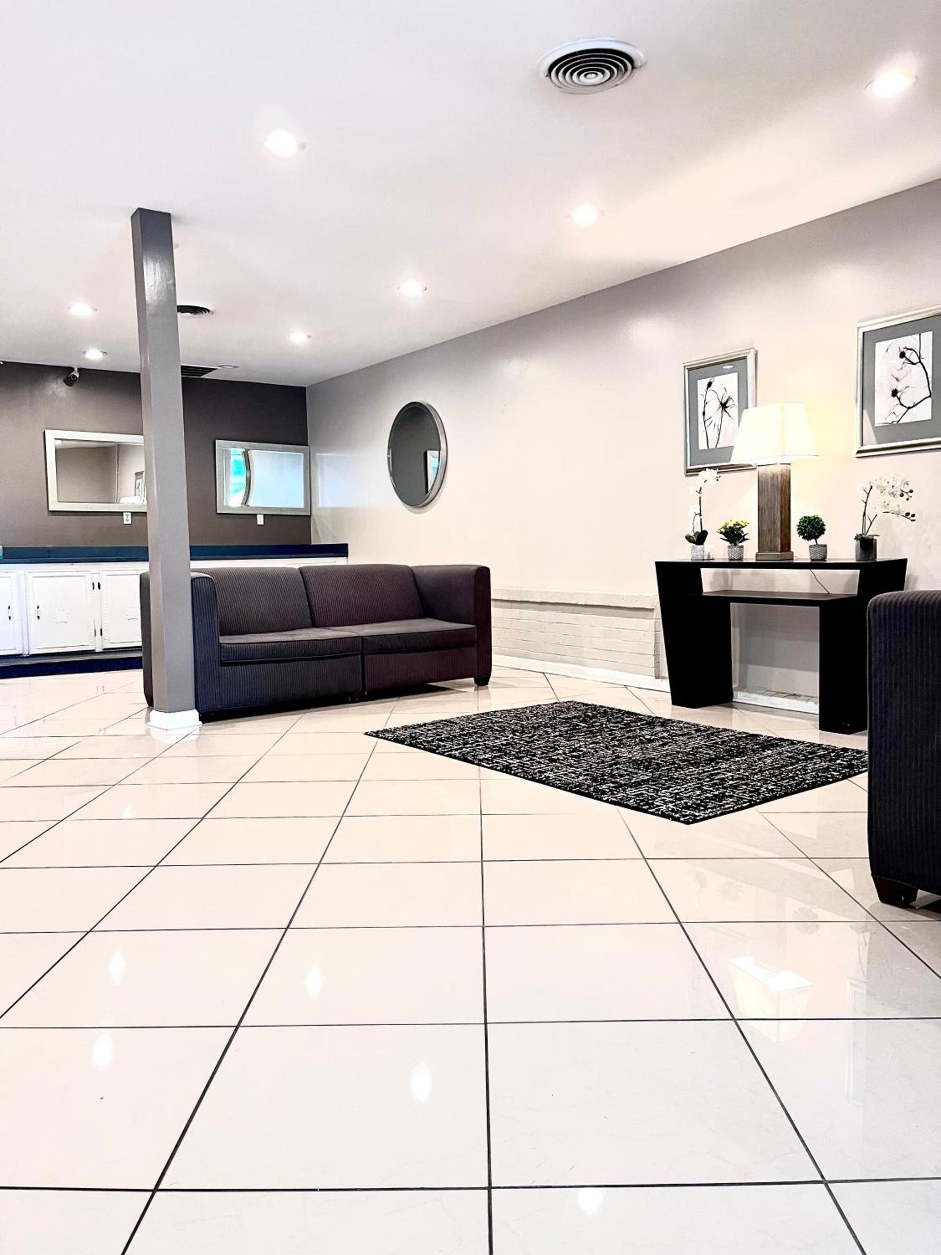 APM Inn & Suites photo 2