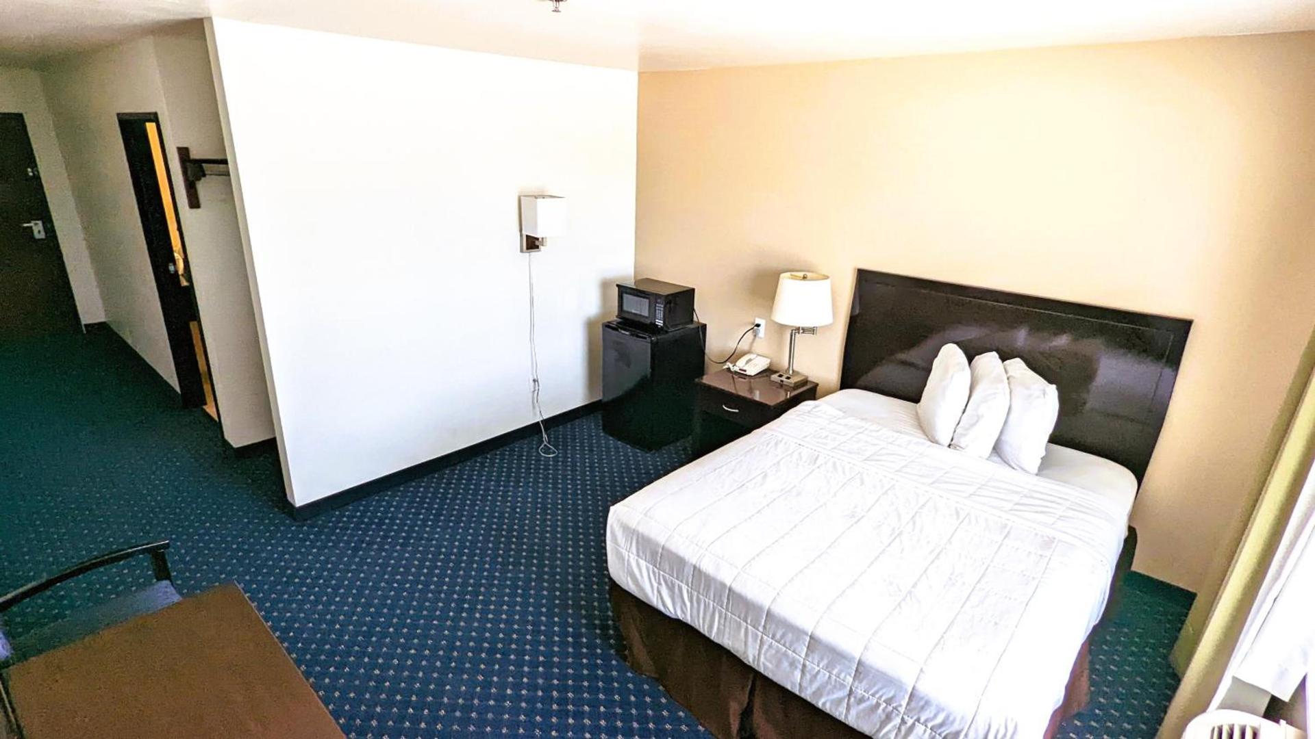 FairBridge Inn & Suites Canadian photo 3