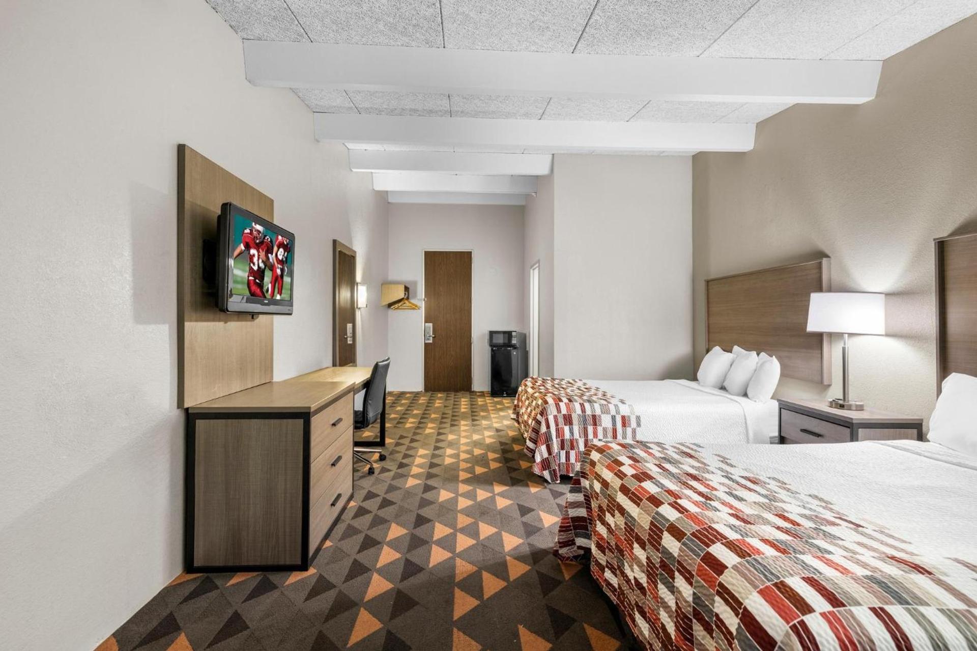 Red Roof Inn Niagara Falls photo 8