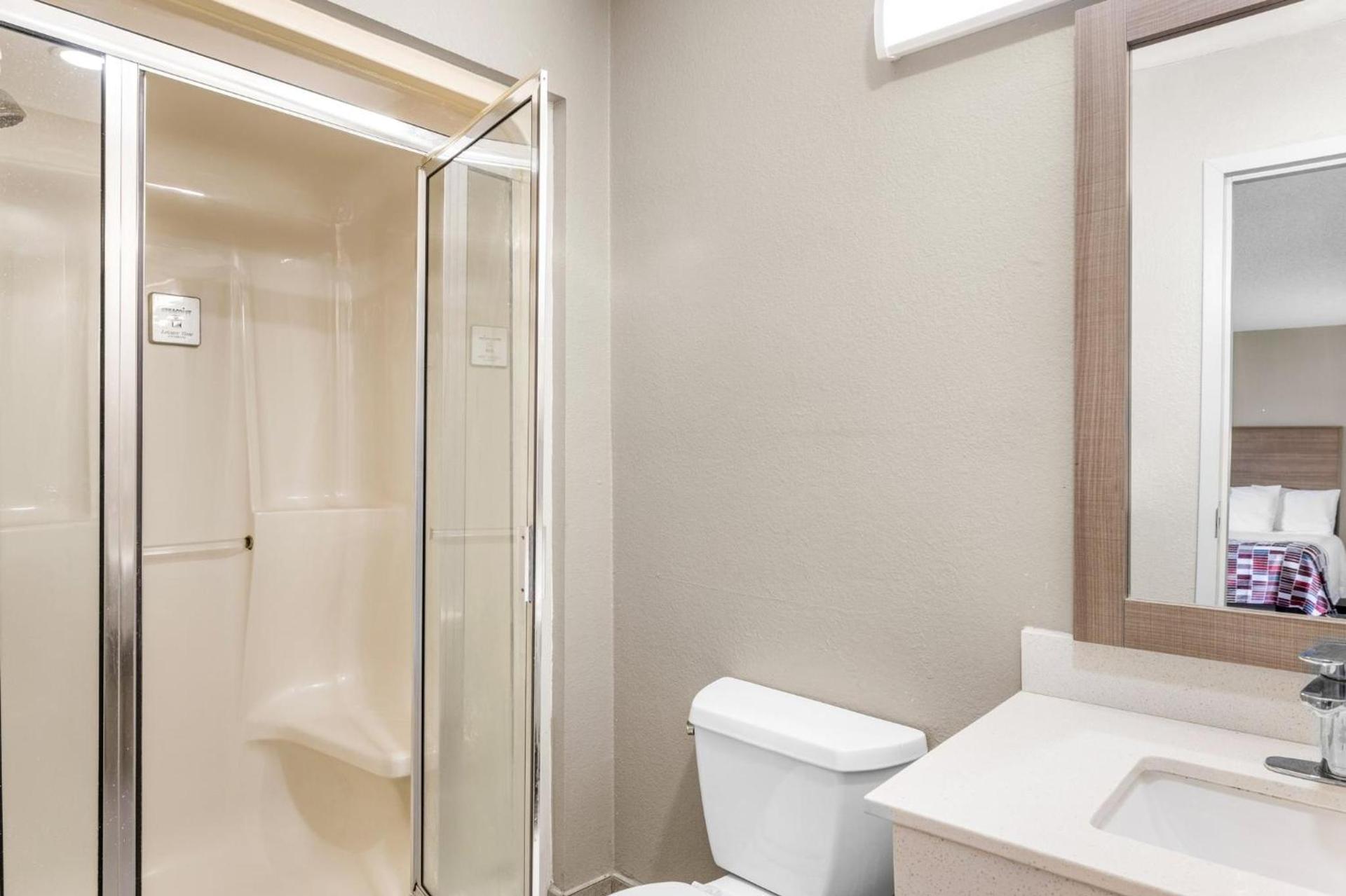 Red Roof Inn Niagara Falls photo 22