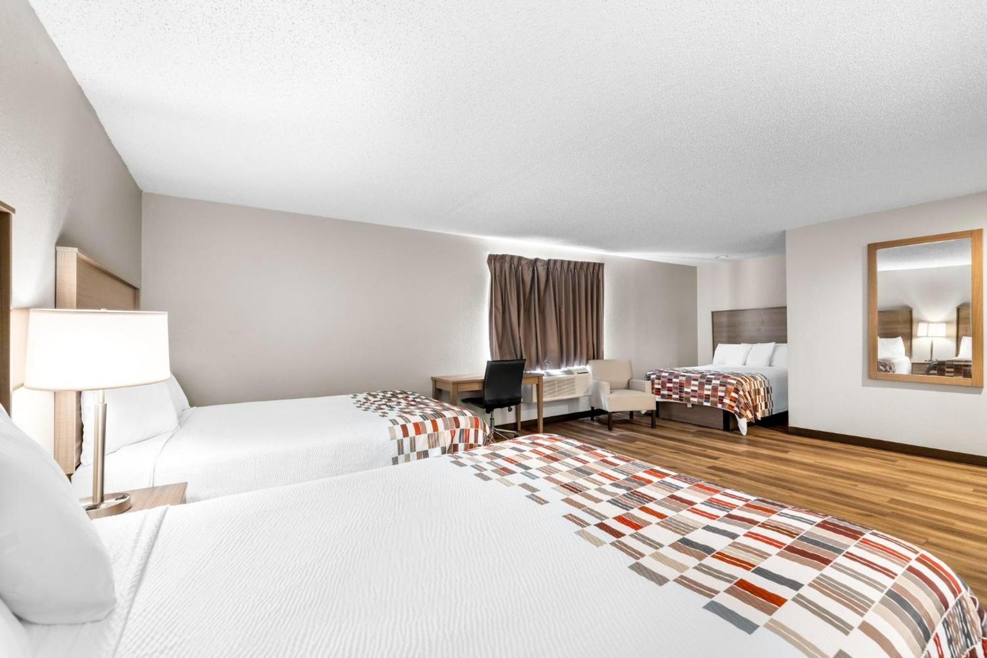 Red Roof Inn Niagara Falls photo 14