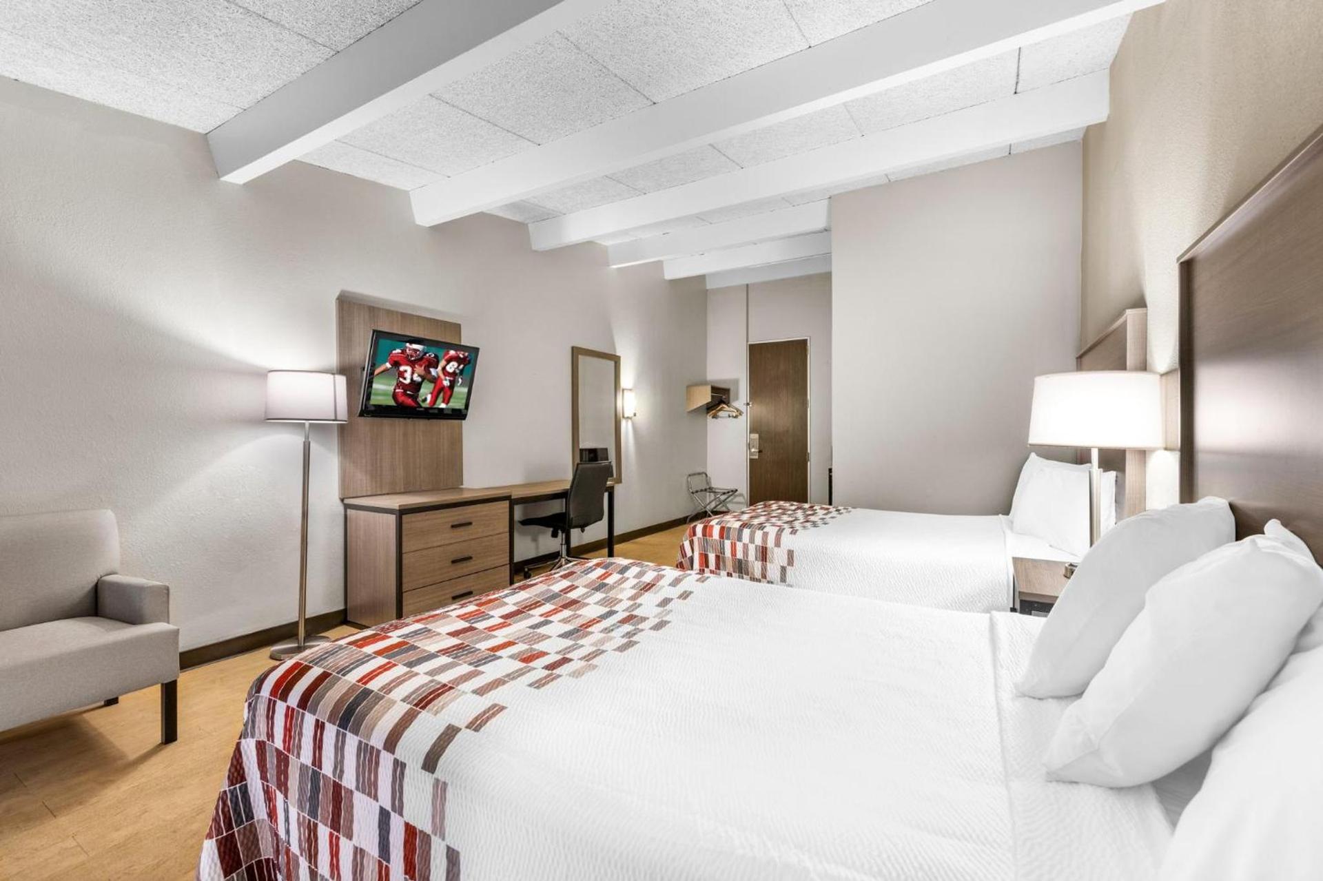 Red Roof Inn Niagara Falls photo 10