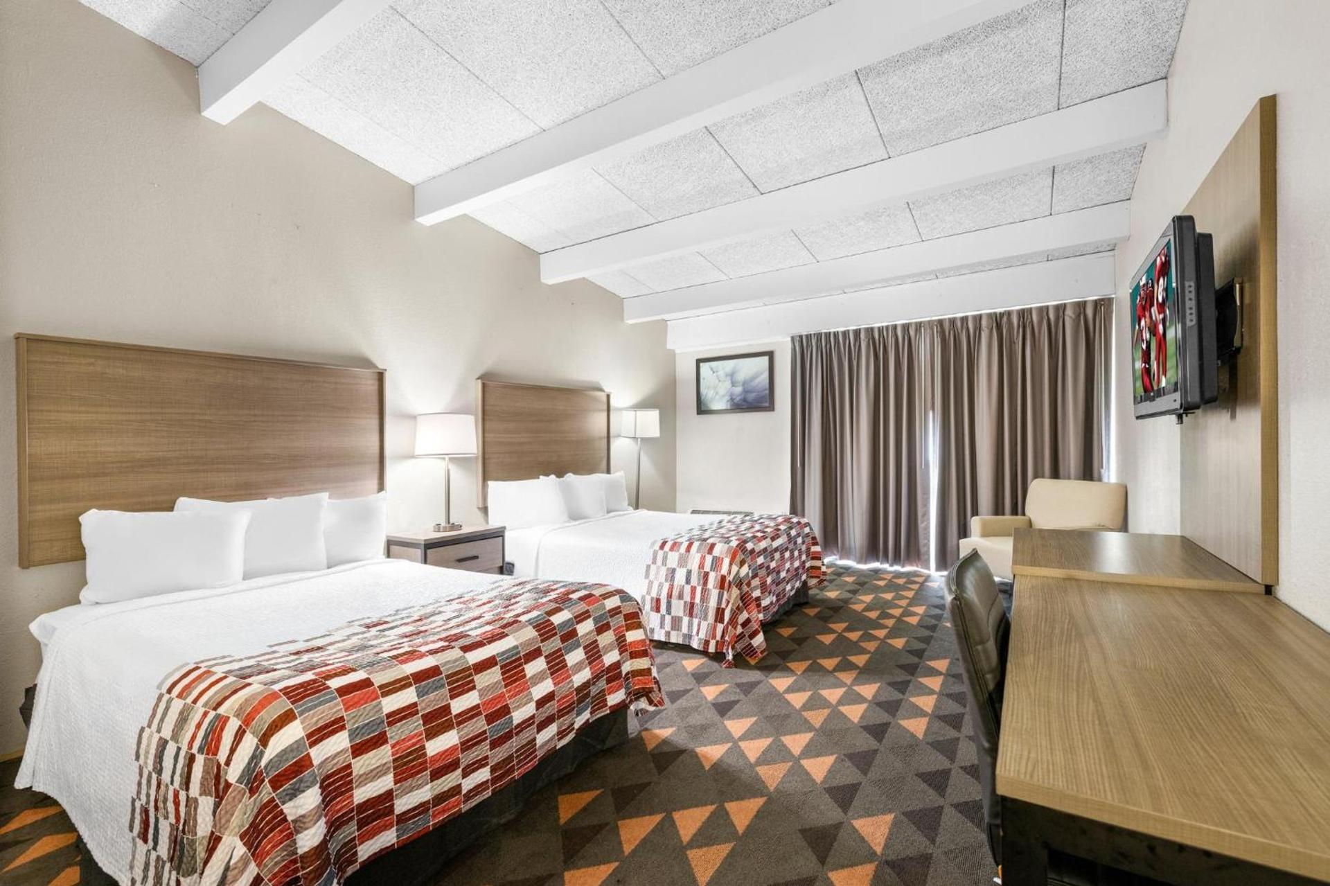 Red Roof Inn Niagara Falls photo 11