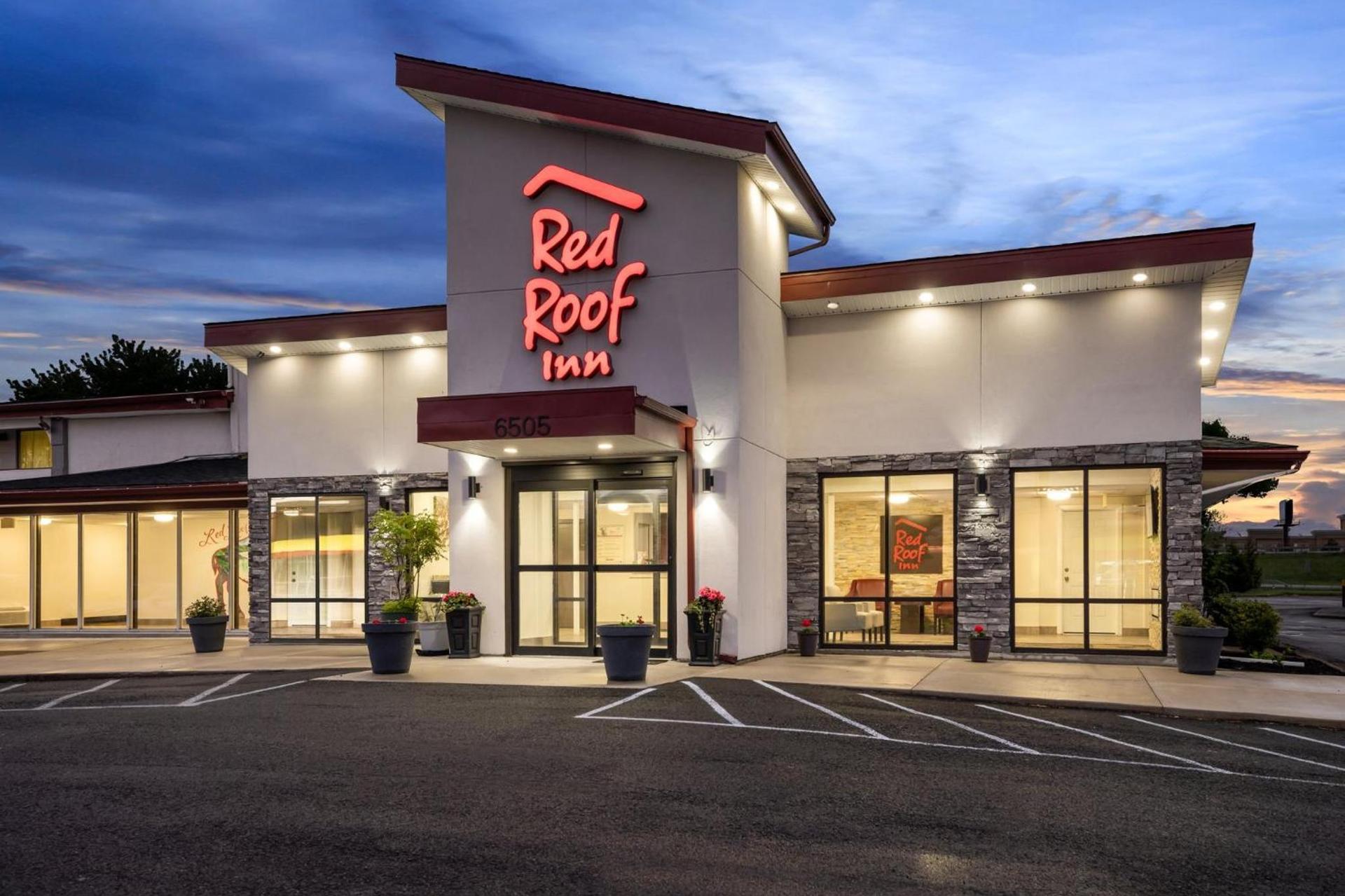 Red Roof Inn Niagara Falls photo 2