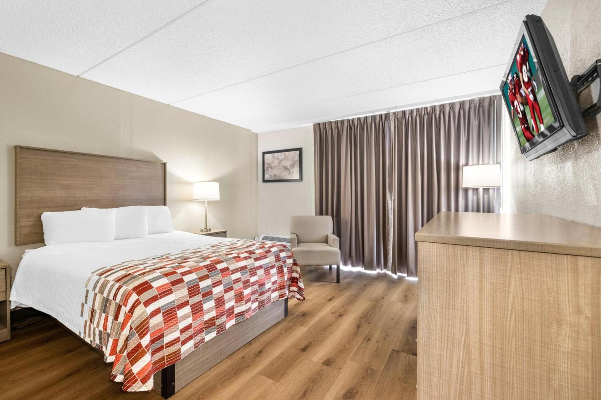 Red Roof Inn Niagara Falls photo 16