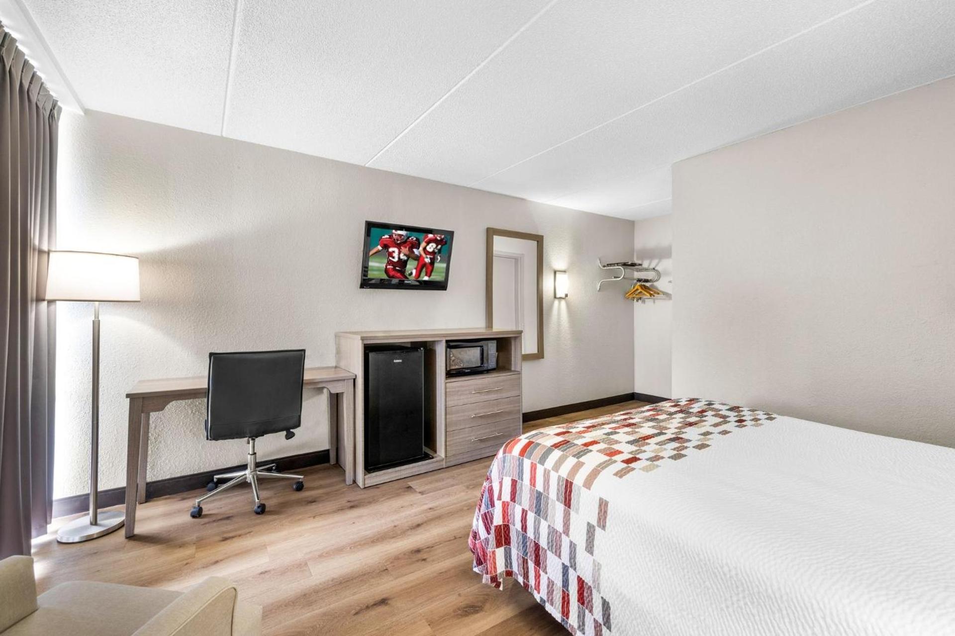 Red Roof Inn Niagara Falls photo 17