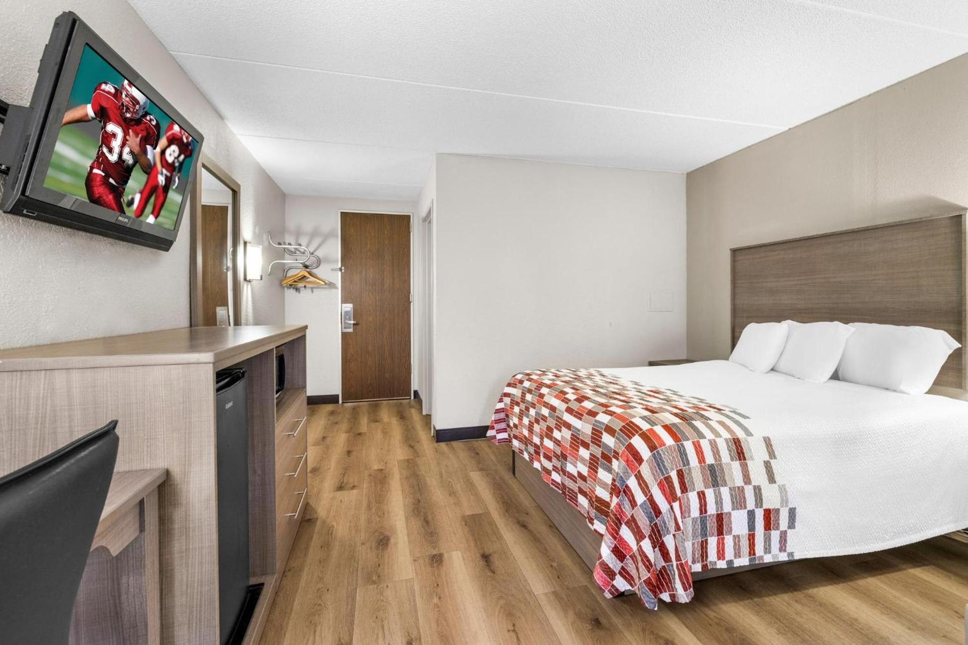 Red Roof Inn Niagara Falls photo 18