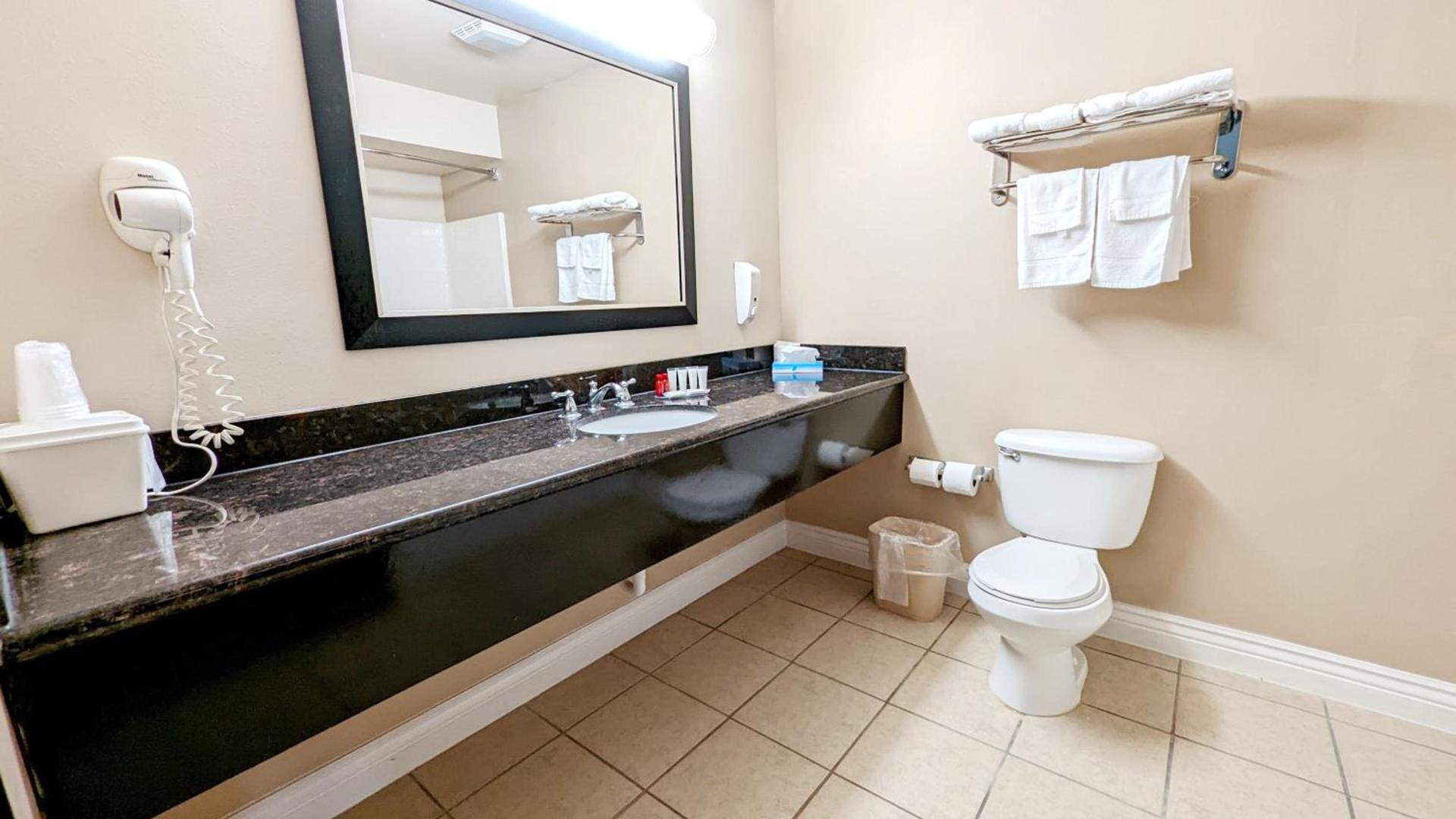 FairBridge Inn & Suites Canadian photo 6