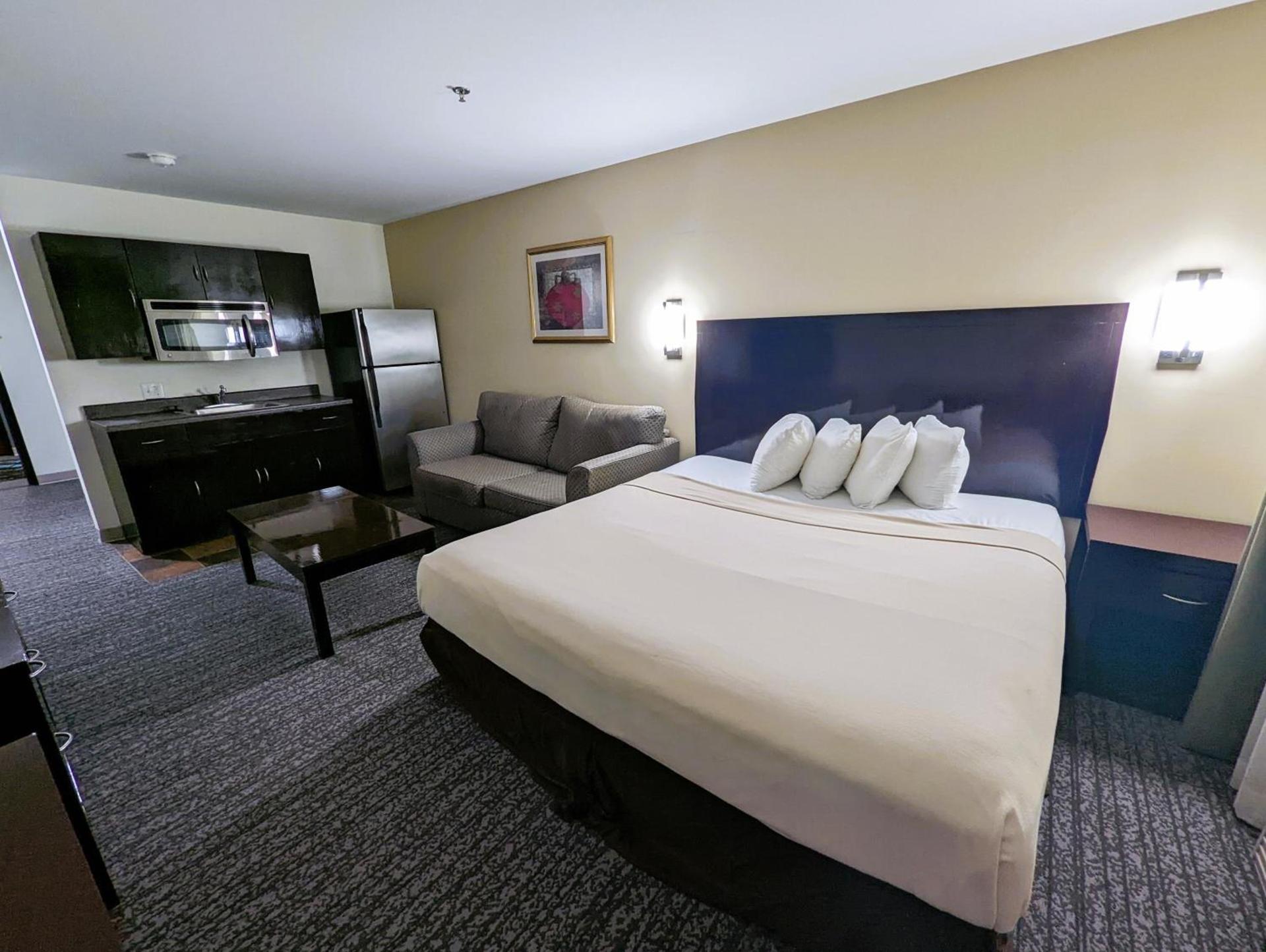FairBridge Inn & Suites Canadian photo 9