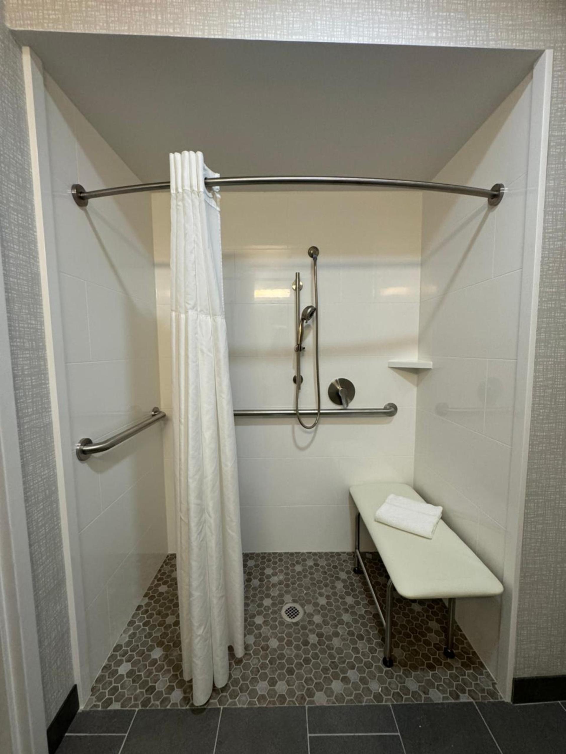 Hampton Inn New Bedford/Fairhaven photo 32